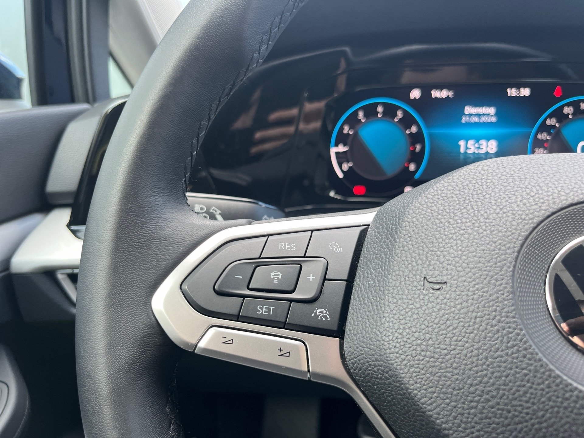 Golf LIFE TSI+ALU 16+TRAVEL ASSIST+LED+NAVI+KLIMA+BUSINESS-PAKET+APP CONNECT