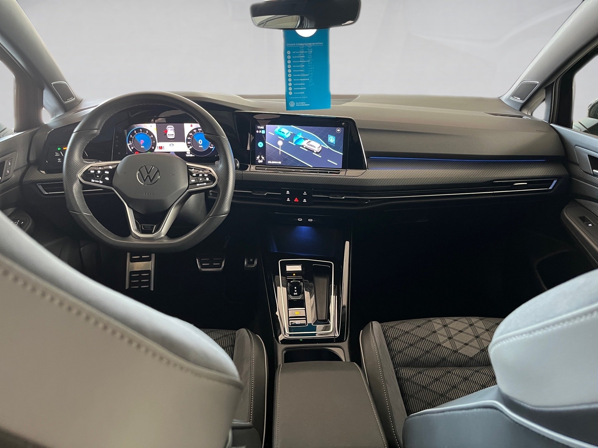 Golf VIII R-LINE eTSI DSG+ALU 18+REAR VIEW+APP CONNECT+IQ.LIGHT+TRAVEL ASSIST+ACC