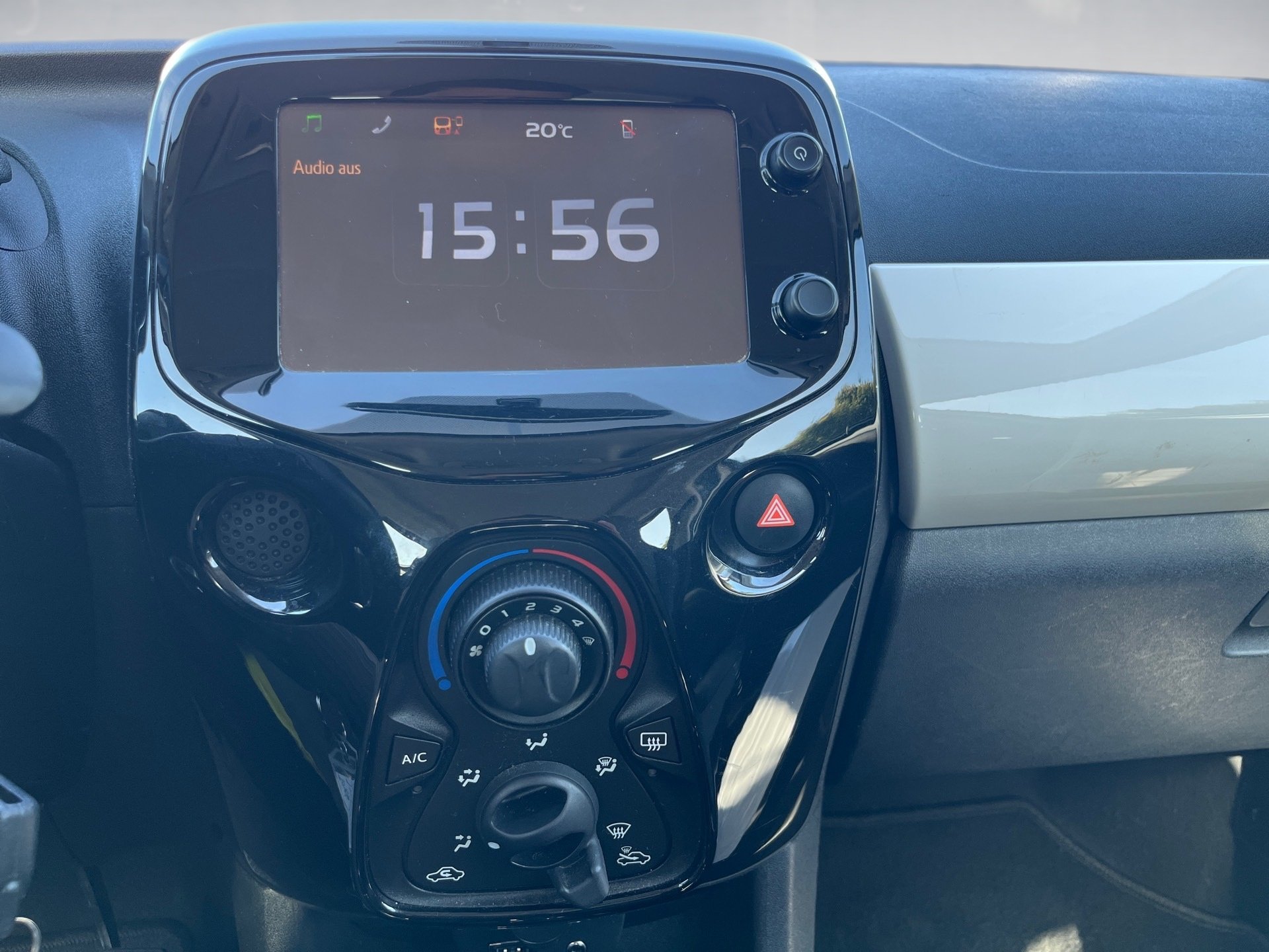 Aygo RÜCKFAHRKAMERA+FALTDACH+BLUETOOTH+KLIMA+X-BUSINESS-PAKET+SITZHEIZUNG
