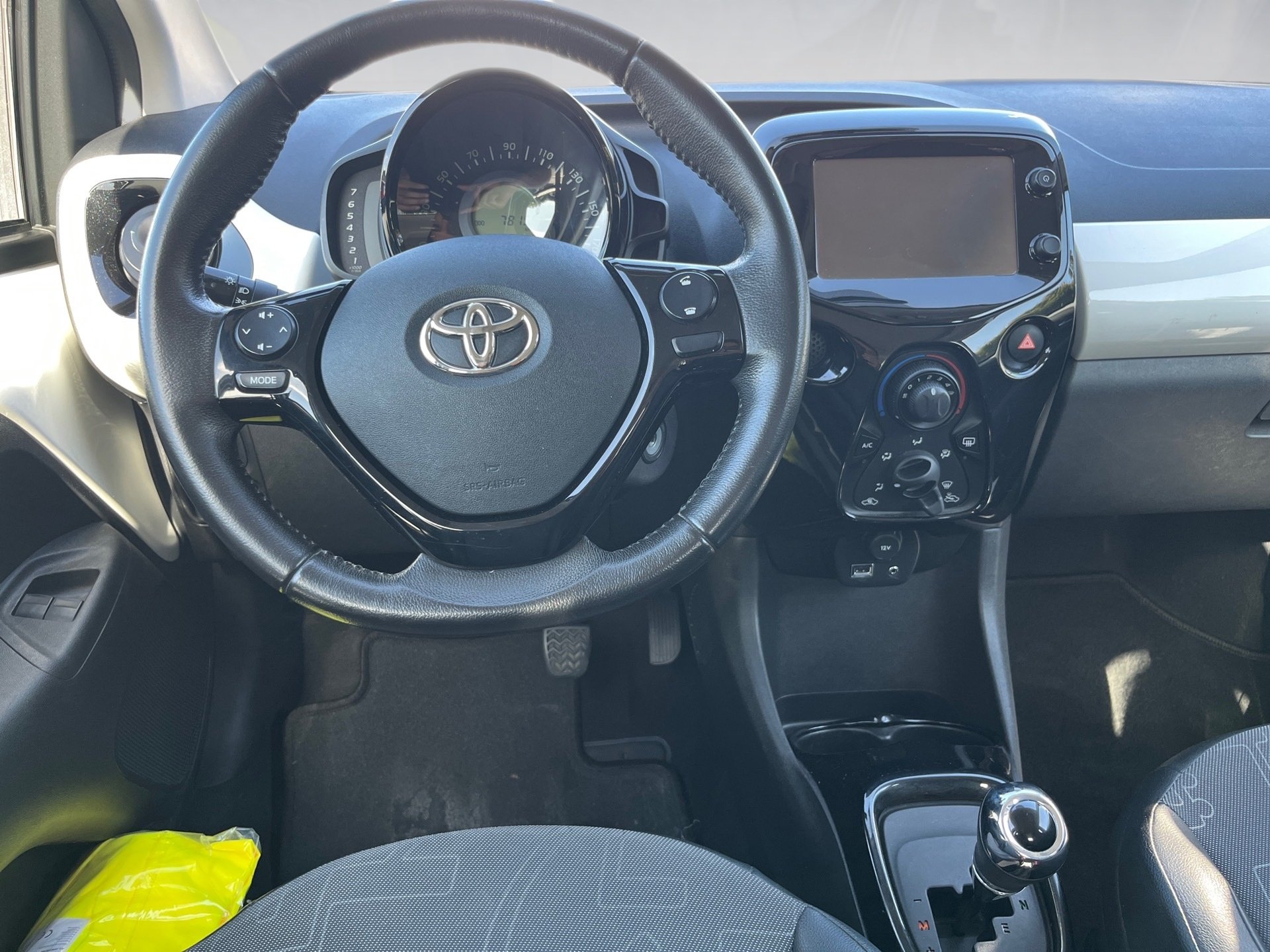 Aygo RÜCKFAHRKAMERA+FALTDACH+BLUETOOTH+KLIMA+X-BUSINESS-PAKET+SITZHEIZUNG