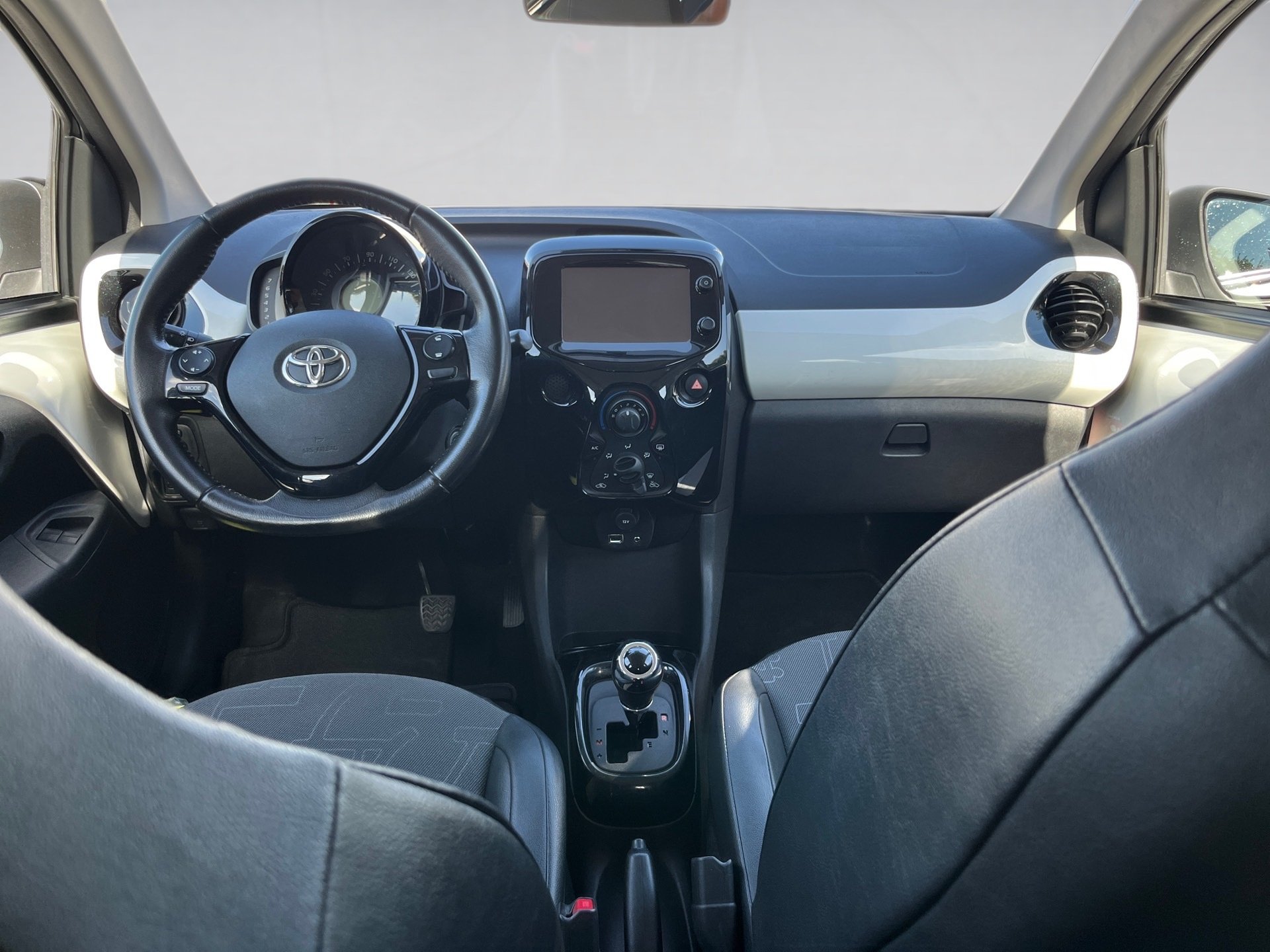 Aygo RÜCKFAHRKAMERA+FALTDACH+BLUETOOTH+KLIMA+X-BUSINESS-PAKET+SITZHEIZUNG