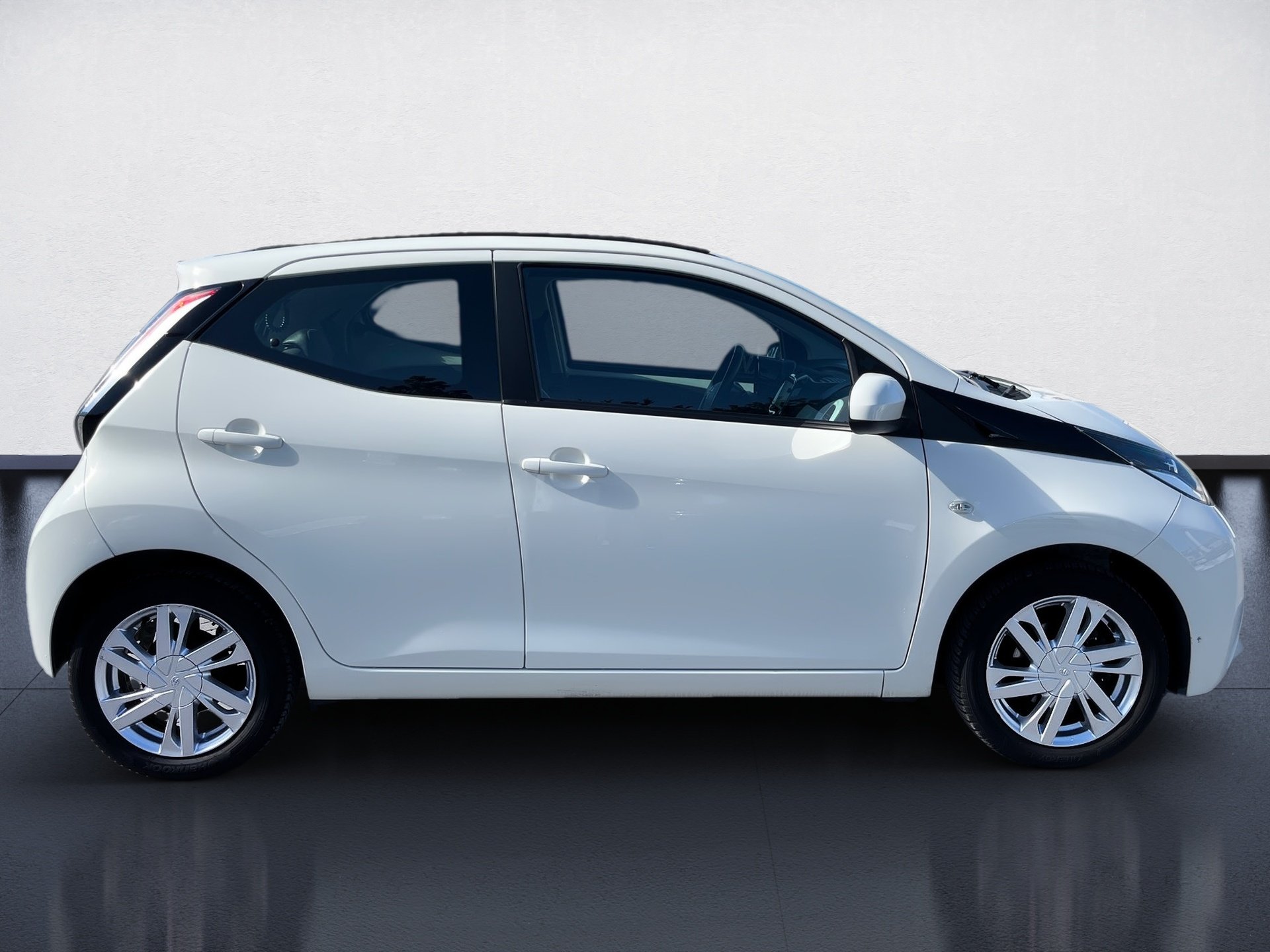 Aygo RÜCKFAHRKAMERA+FALTDACH+BLUETOOTH+KLIMA+X-BUSINESS-PAKET+SITZHEIZUNG