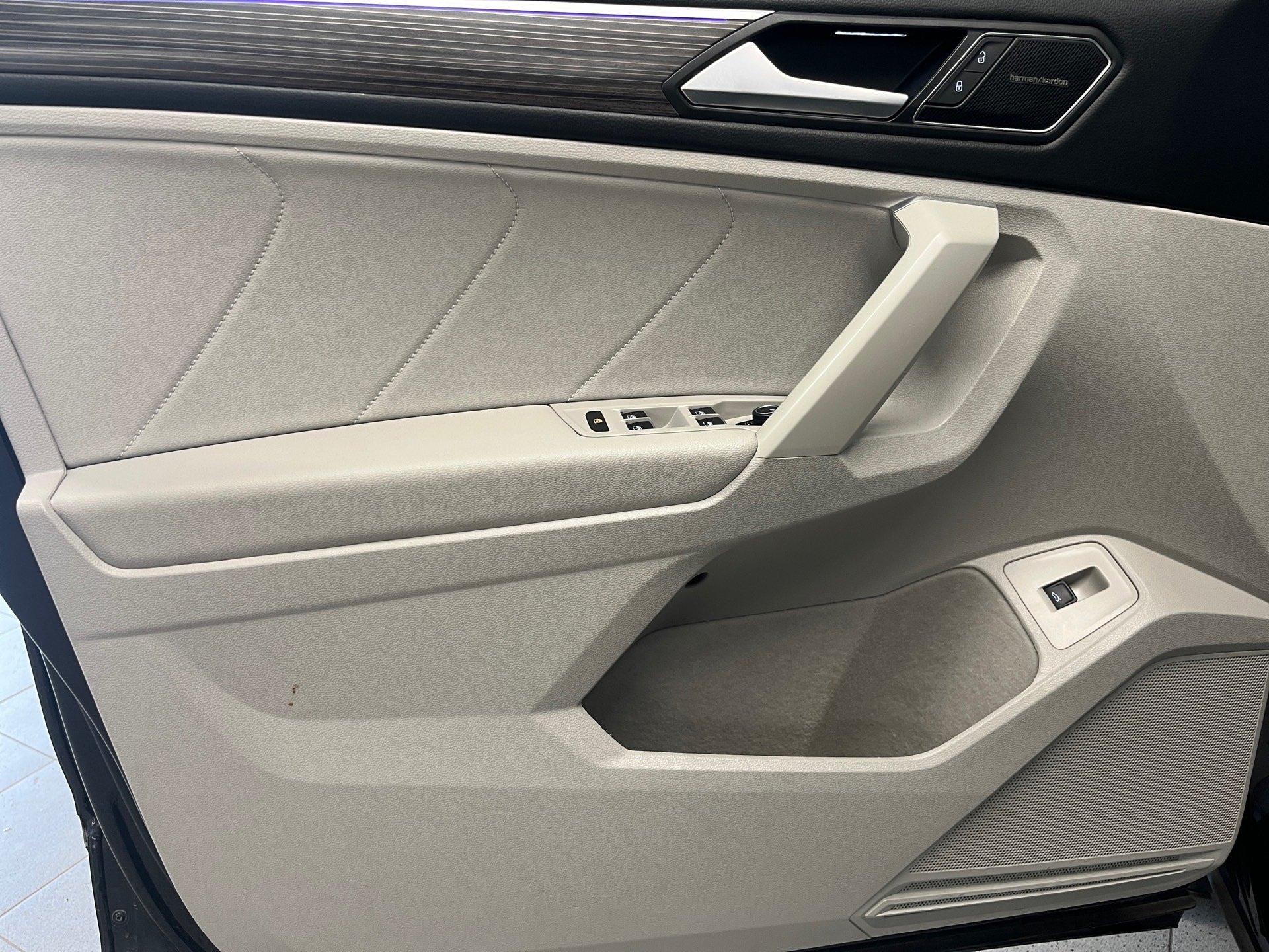 Tiguan Allspace ELEGANCE TSI DSG 4MOTION+ALU 19+AHK+LEDER+HARMAN/KARDON+LED-MATRIX+HUD