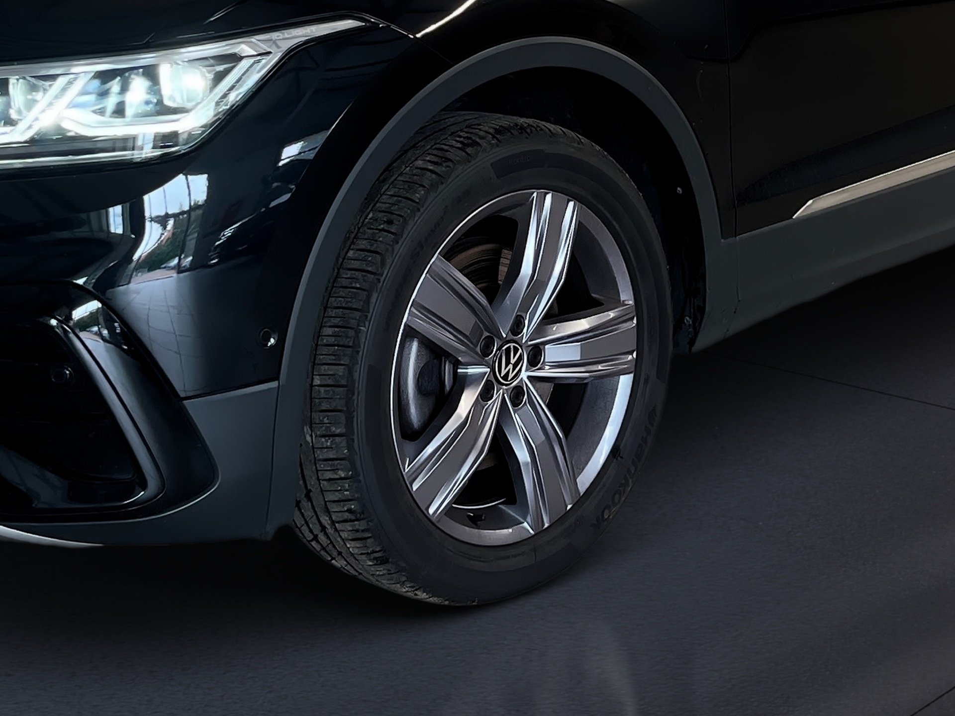 Tiguan Allspace ELEGANCE TSI DSG 4MOTION+ALU 19+AHK+LEDER+HARMAN/KARDON+LED-MATRIX+HUD
