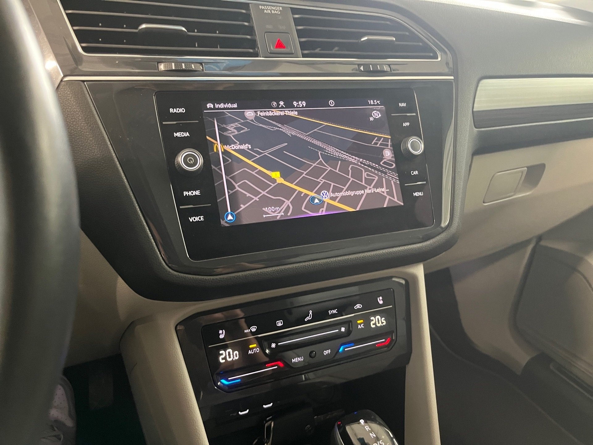 Tiguan Allspace ELEGANCE TSI DSG 4MOTION+ALU 19+AHK+LEDER+HARMAN/KARDON+LED-MATRIX+HUD