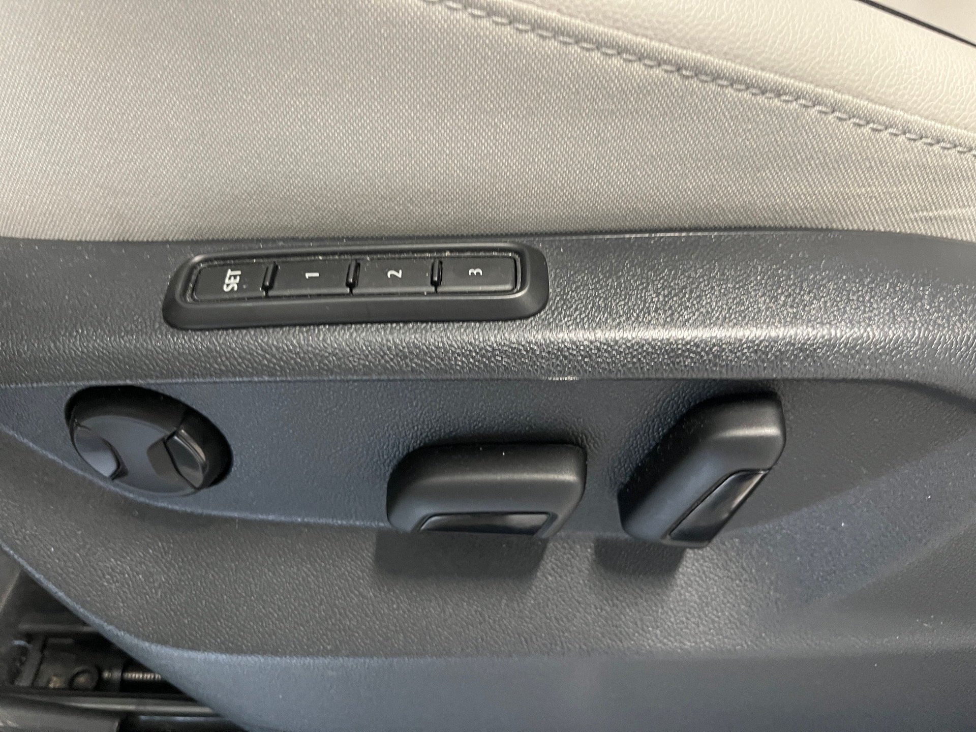 Tiguan Allspace ELEGANCE TSI DSG 4MOTION+ALU 19+AHK+LEDER+HARMAN/KARDON+LED-MATRIX+HUD