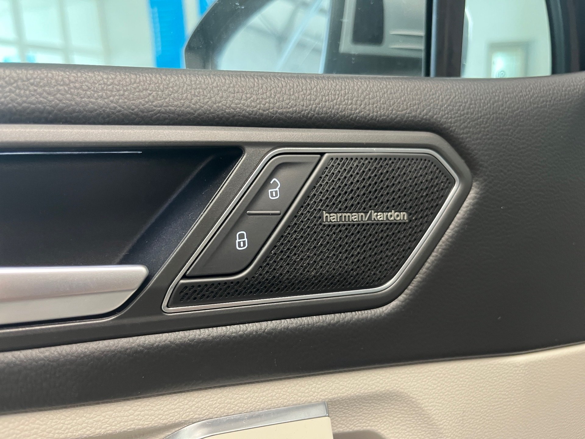 Tiguan Allspace ELEGANCE TSI DSG 4MOTION+ALU 19+AHK+LEDER+HARMAN/KARDON+LED-MATRIX+HUD