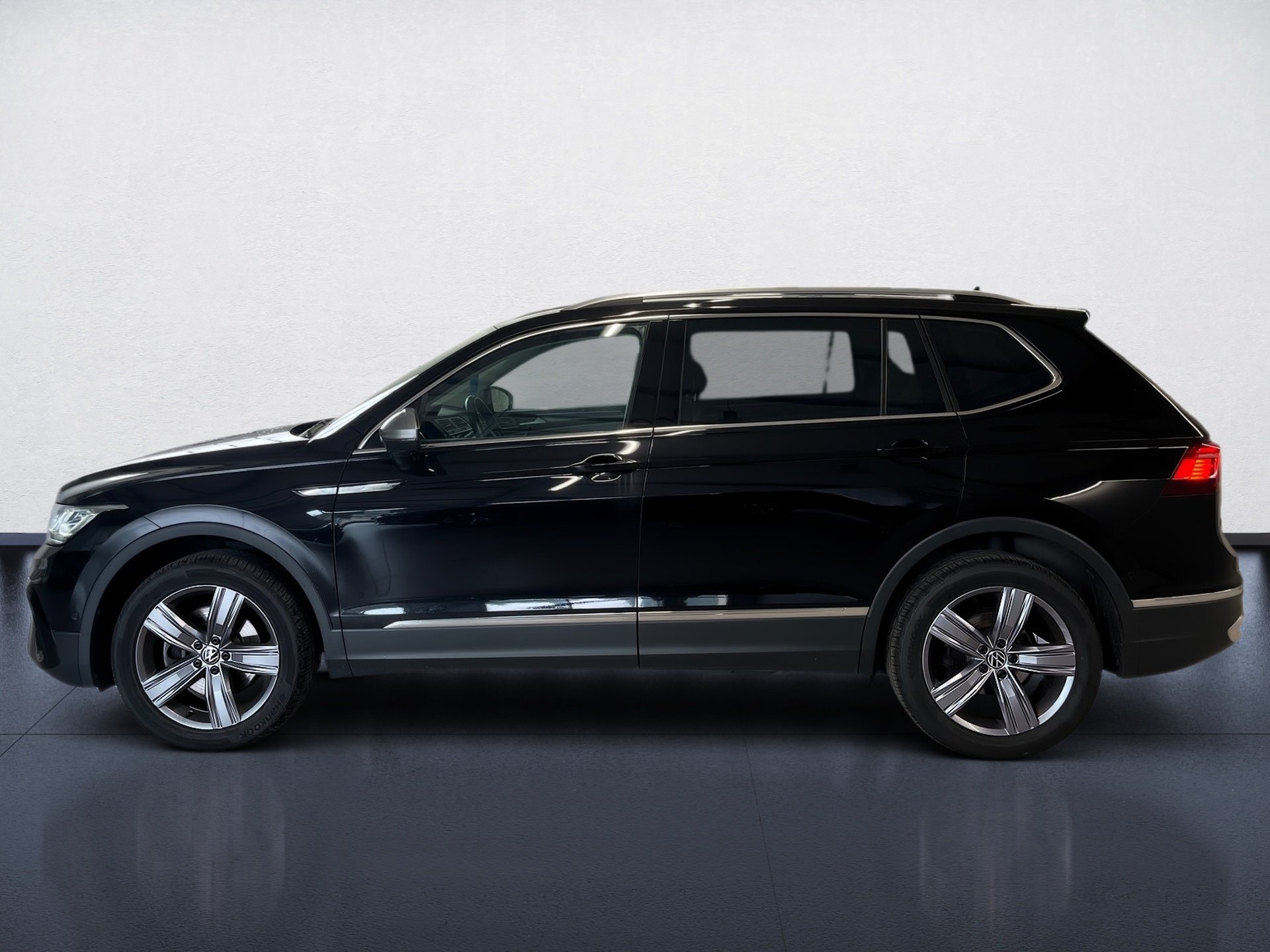 Tiguan Allspace ELEGANCE TSI DSG 4MOTION+ALU 19+AHK+LEDER+HARMAN/KARDON+LED-MATRIX+HUD