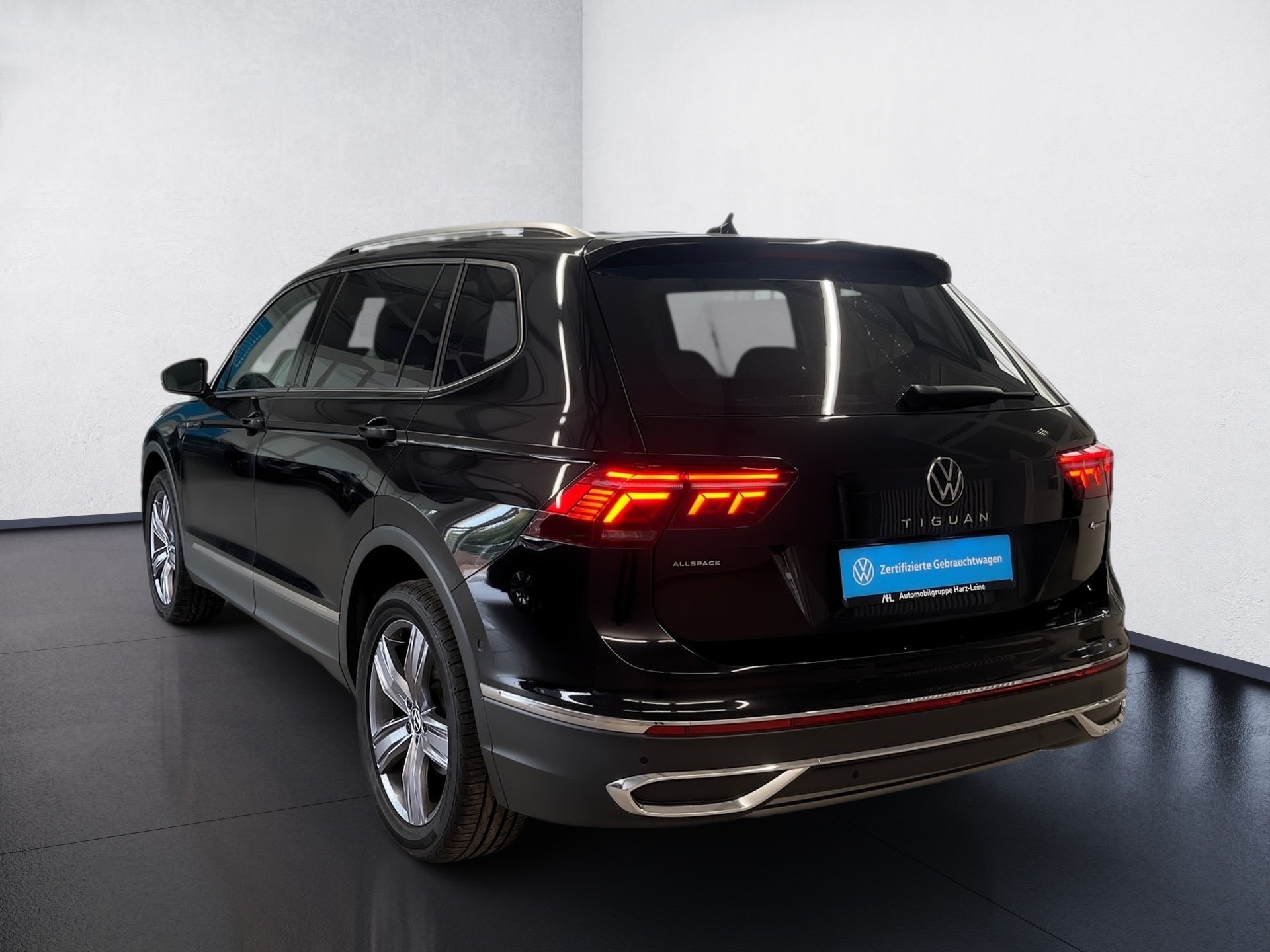 Tiguan Allspace ELEGANCE TSI DSG 4MOTION+ALU 19+AHK+LEDER+HARMAN/KARDON+LED-MATRIX+HUD