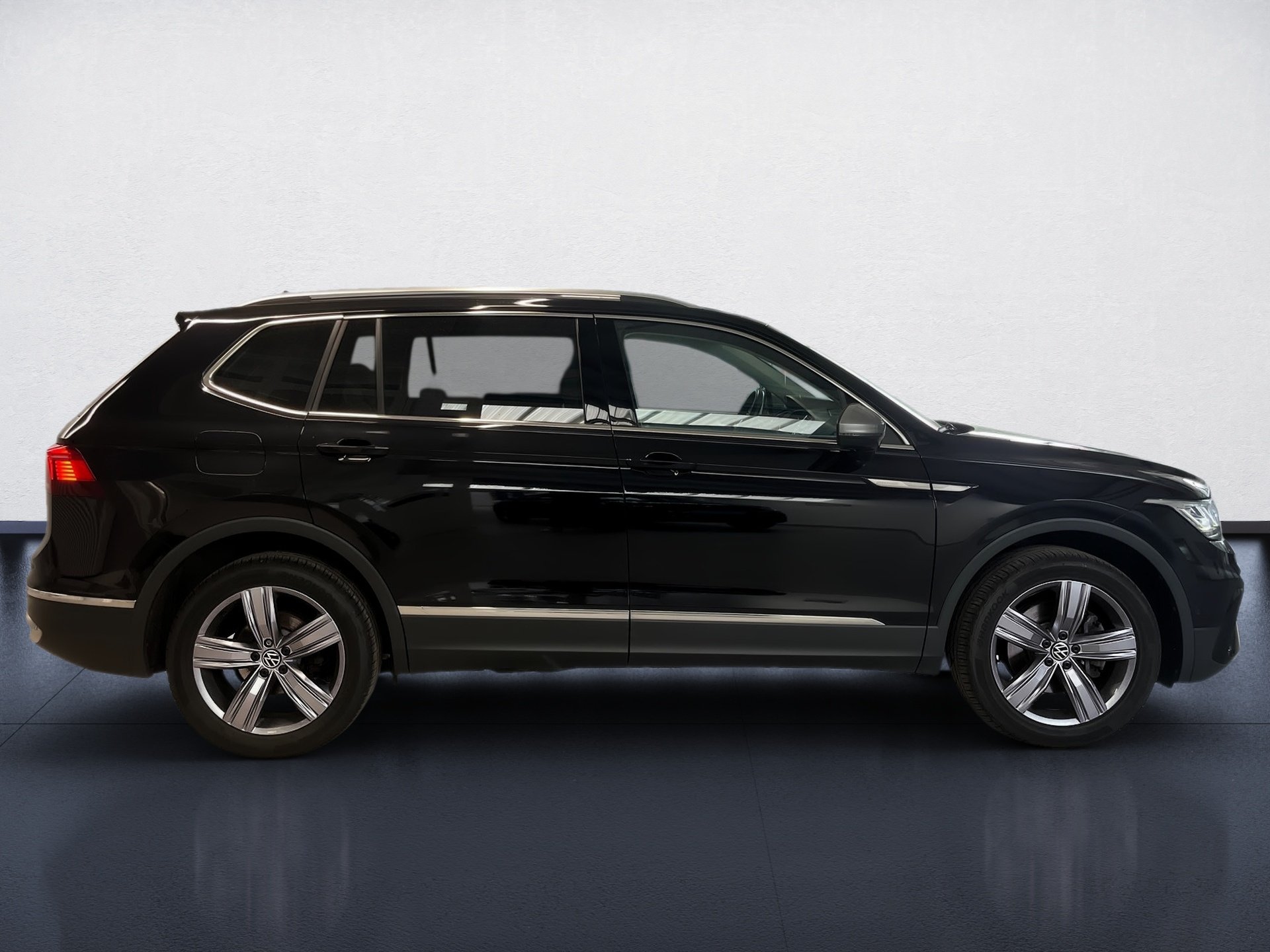 Tiguan Allspace ELEGANCE TSI DSG 4MOTION+ALU 19+AHK+LEDER+HARMAN/KARDON+LED-MATRIX+HUD