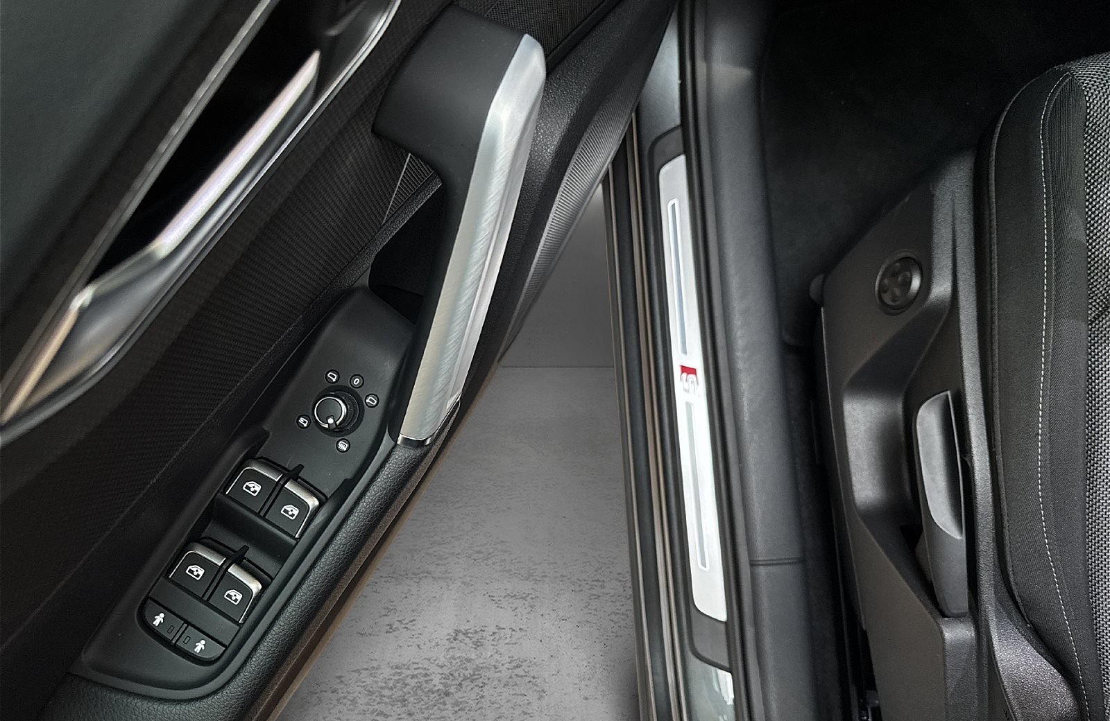 Q2 35 1.5 TFSI S line S tronic Matrix LED RFK Navi