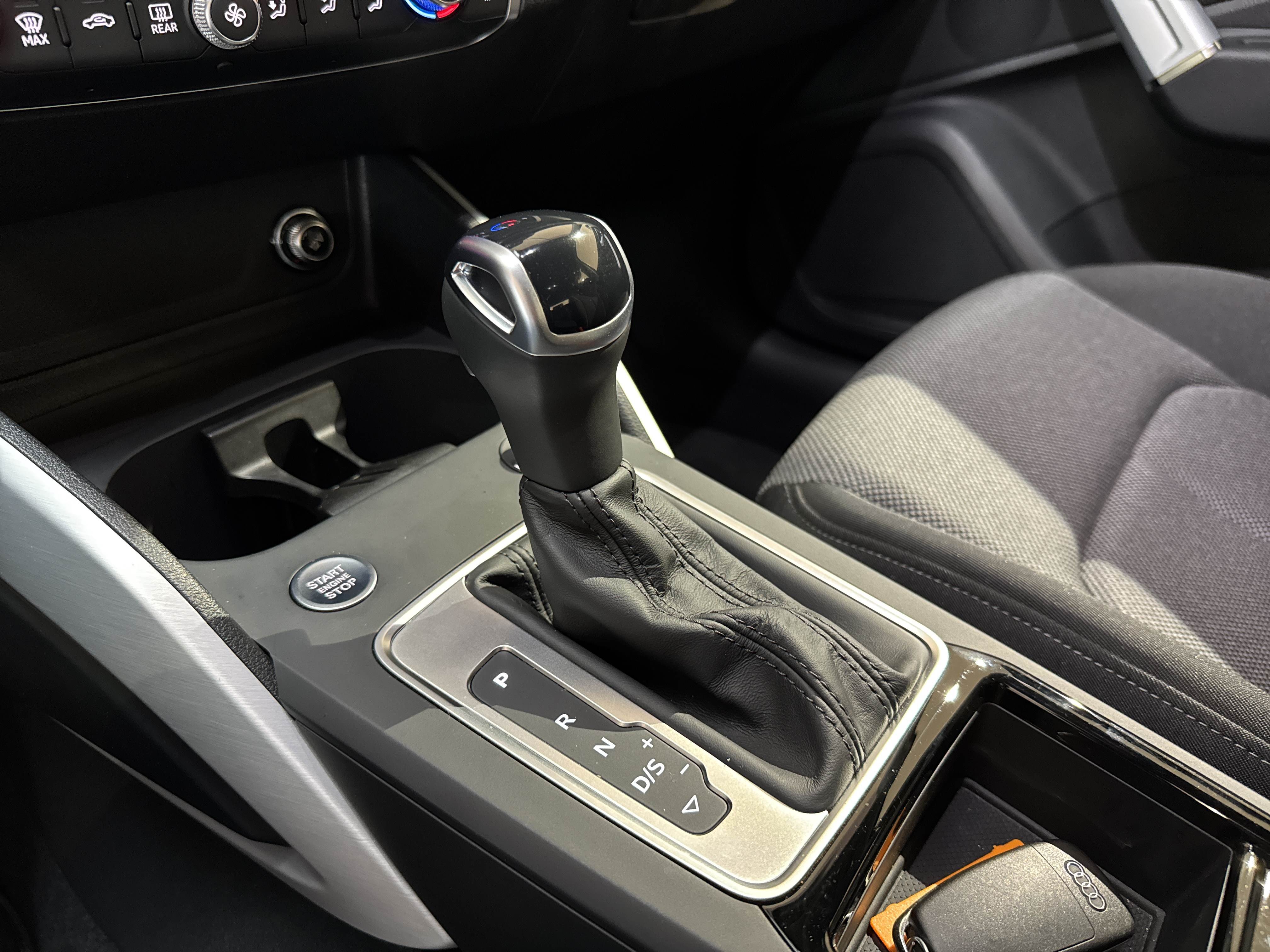 Q2 35 1.5 TFSI S line S tronic Matrix LED RFK Navi