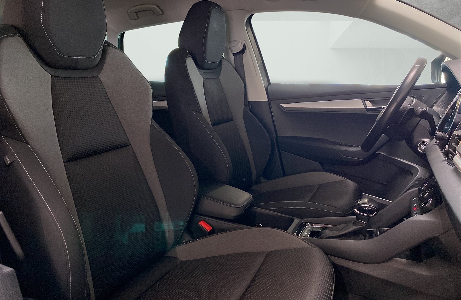 Karoq 1.5 TSI Tour DSG SmartLink AHK LED 4xSHZ