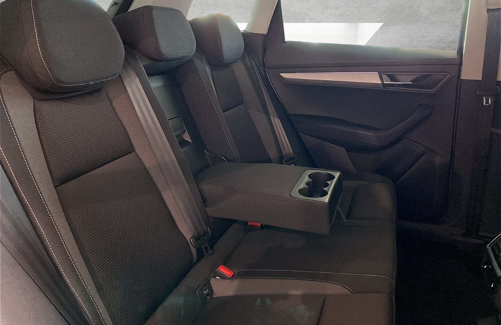 Karoq 1.5 TSI Tour DSG SmartLink AHK LED 4xSHZ