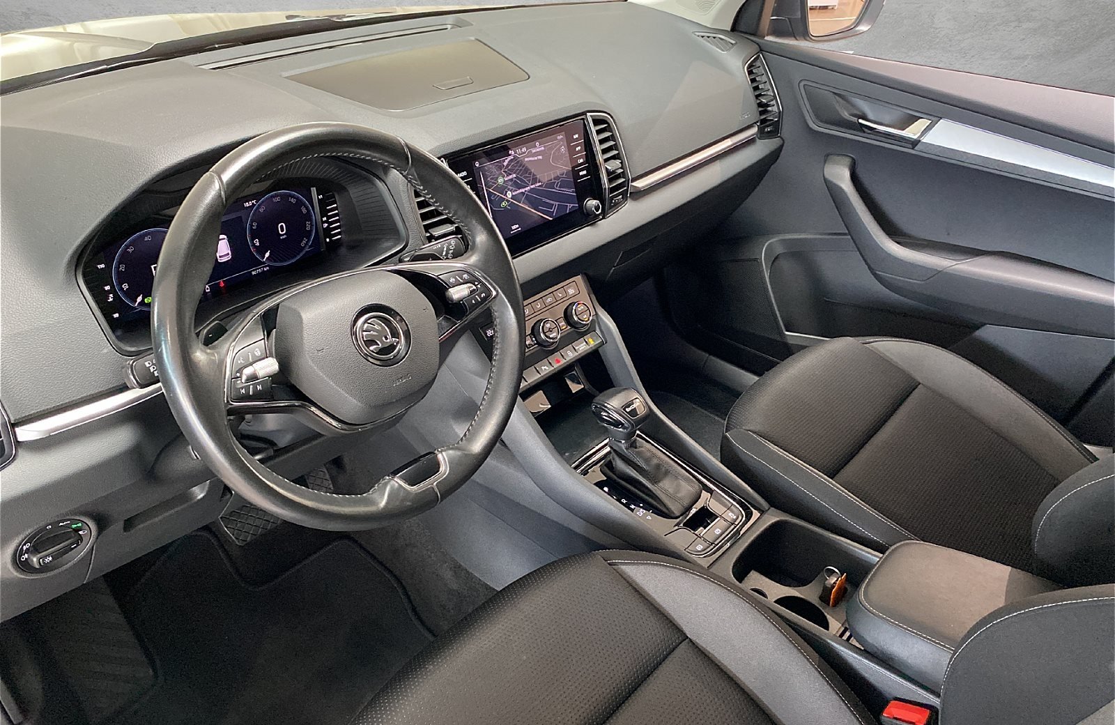 Karoq 1.5 TSI Tour DSG SmartLink AHK LED 4xSHZ