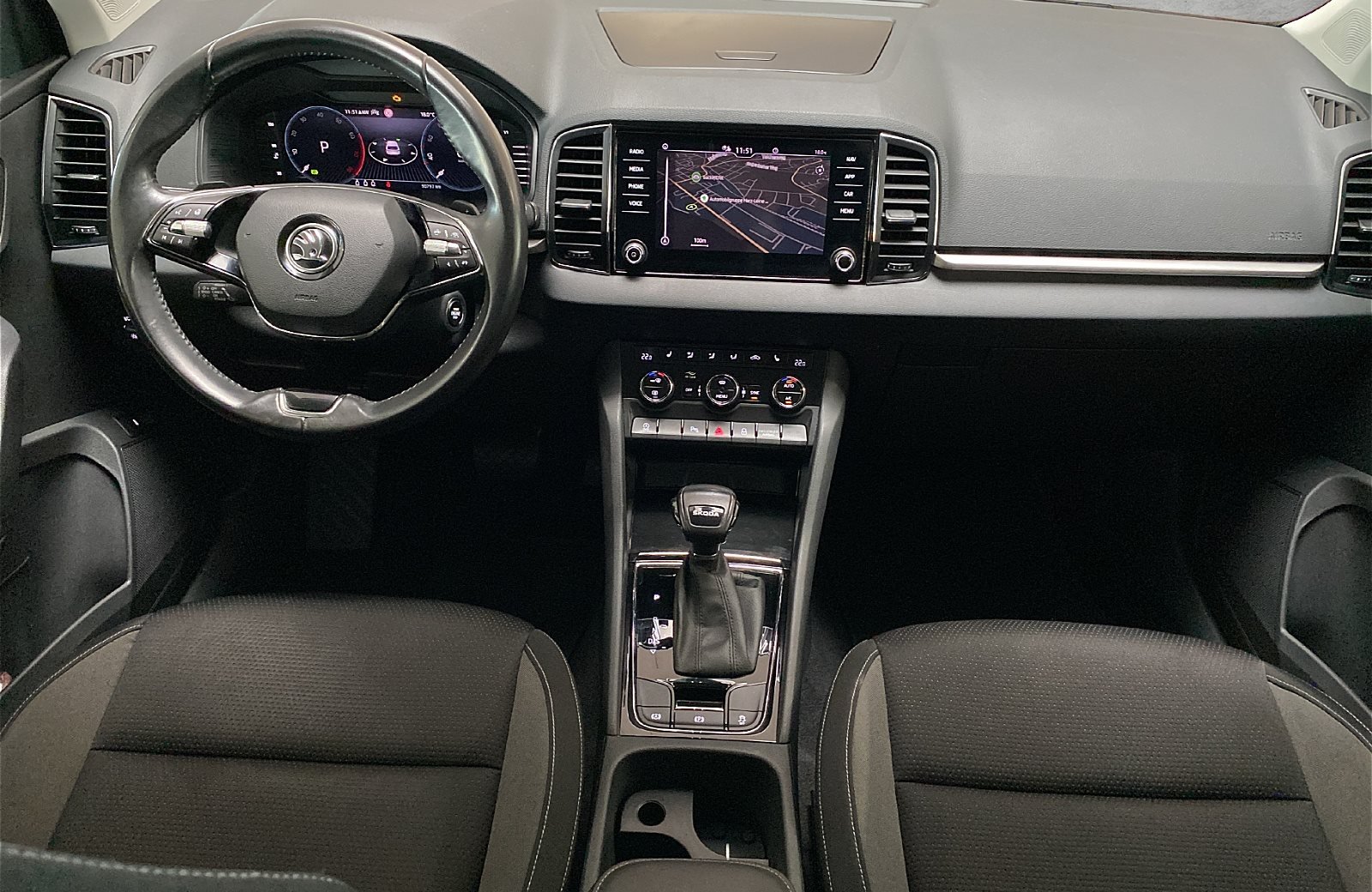 Karoq 1.5 TSI Tour DSG SmartLink AHK LED 4xSHZ