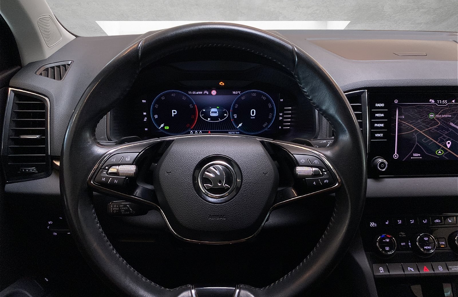 Karoq 1.5 TSI Tour DSG SmartLink AHK LED 4xSHZ