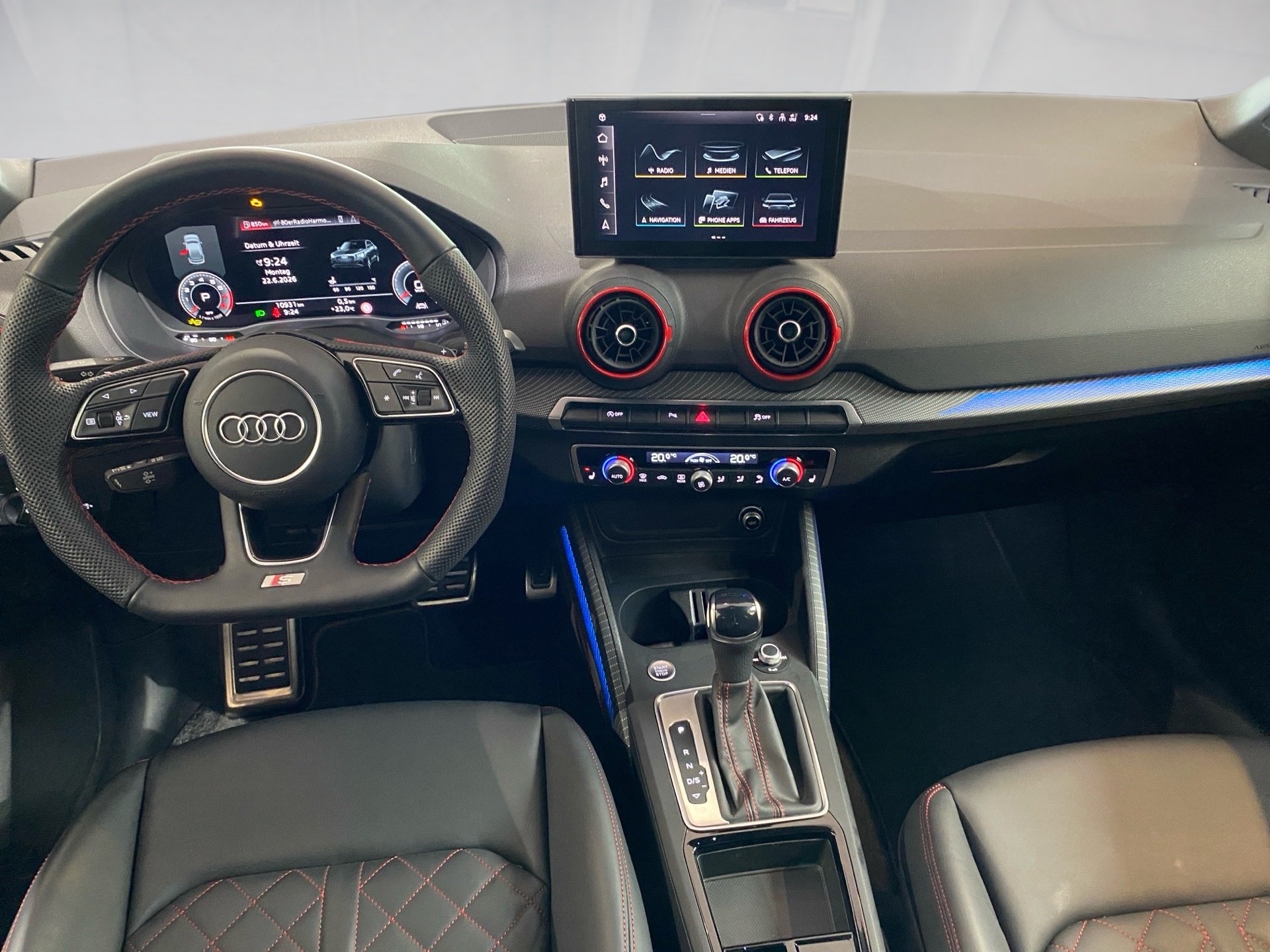 Q2 S line 35 TFSI DSG AHK LED RFK Navi AHK AUT