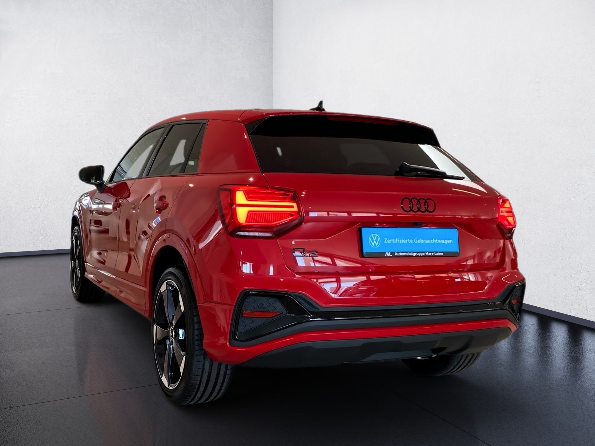 Q2 S line 35 TFSI DSG AHK LED RFK Navi AHK AUT