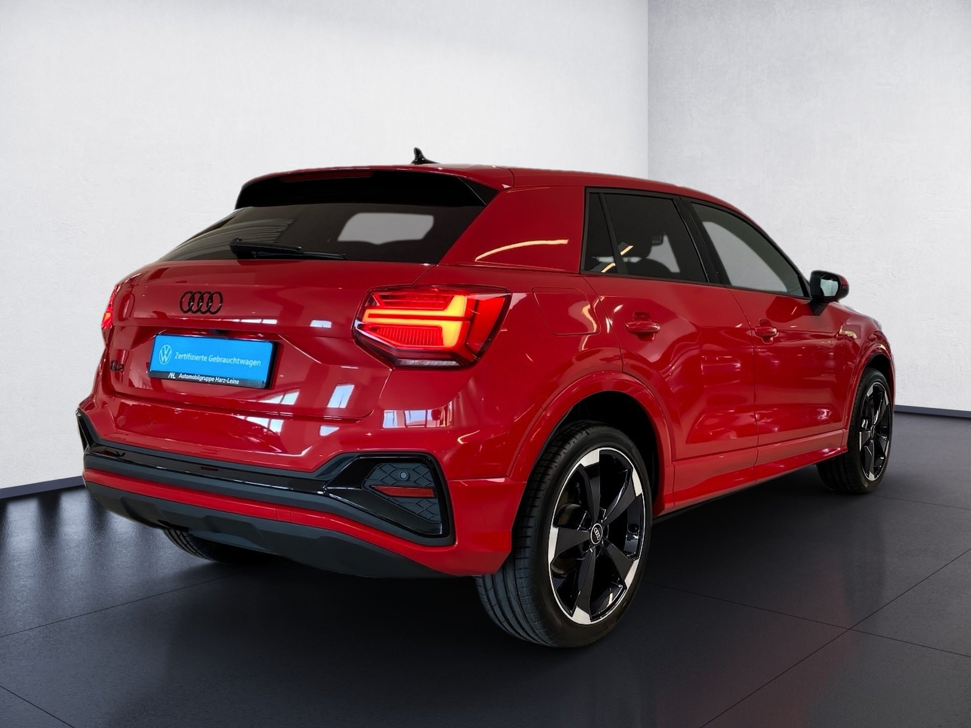 Q2 S line 35 TFSI DSG AHK LED RFK Navi AHK AUT
