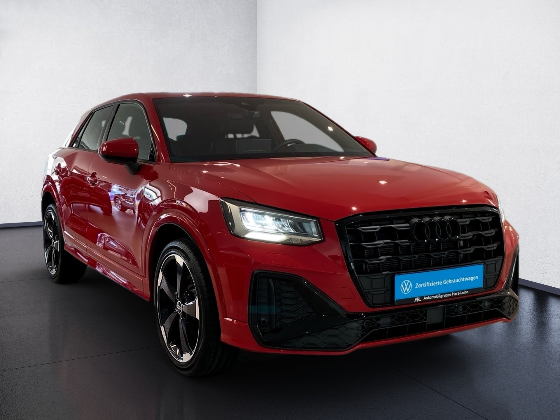 Q2 S line 35 TFSI DSG AHK LED RFK Navi AHK AUT