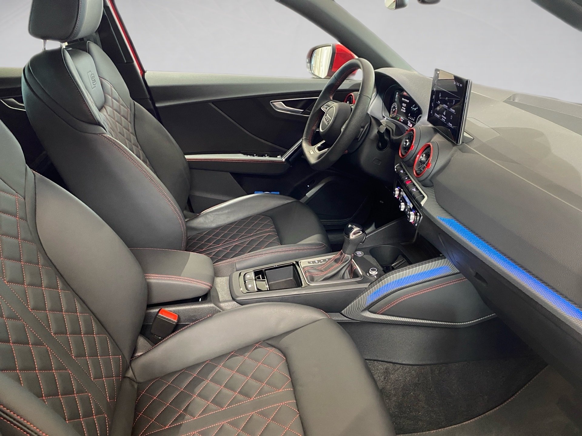 Q2 S line 35 TFSI DSG AHK LED RFK Navi AHK AUT