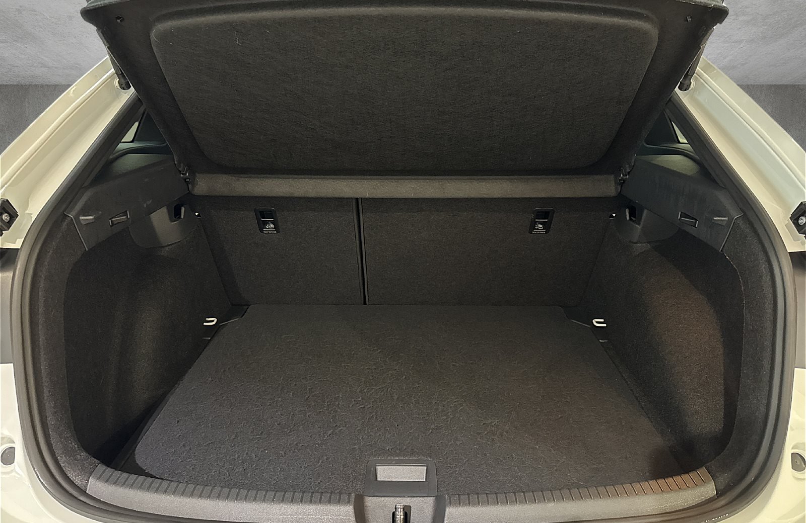 Taigo 1.0 TSI R-Line DSG IQ.Light Navi RFK AHK ACC