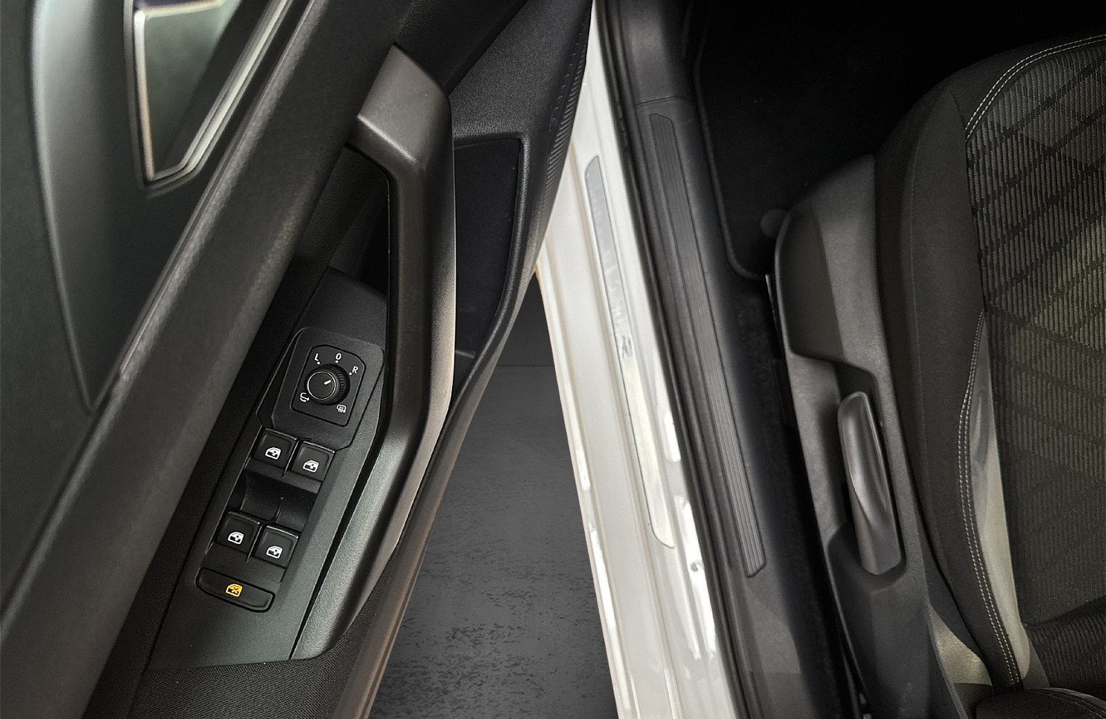 Taigo 1.0 TSI R-Line DSG IQ.Light Navi RFK AHK ACC