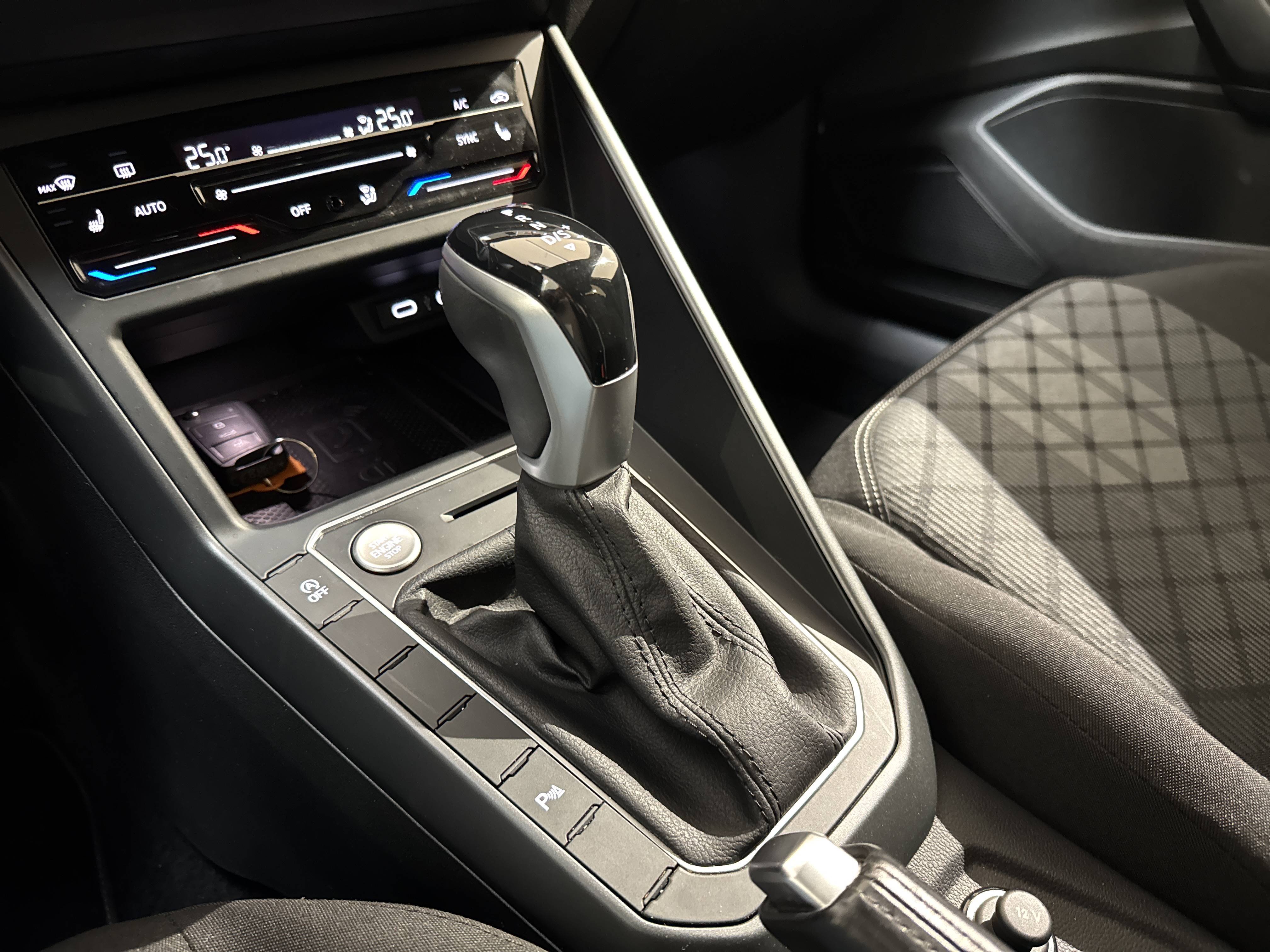 Taigo 1.0 TSI R-Line DSG IQ.Light Navi RFK AHK ACC