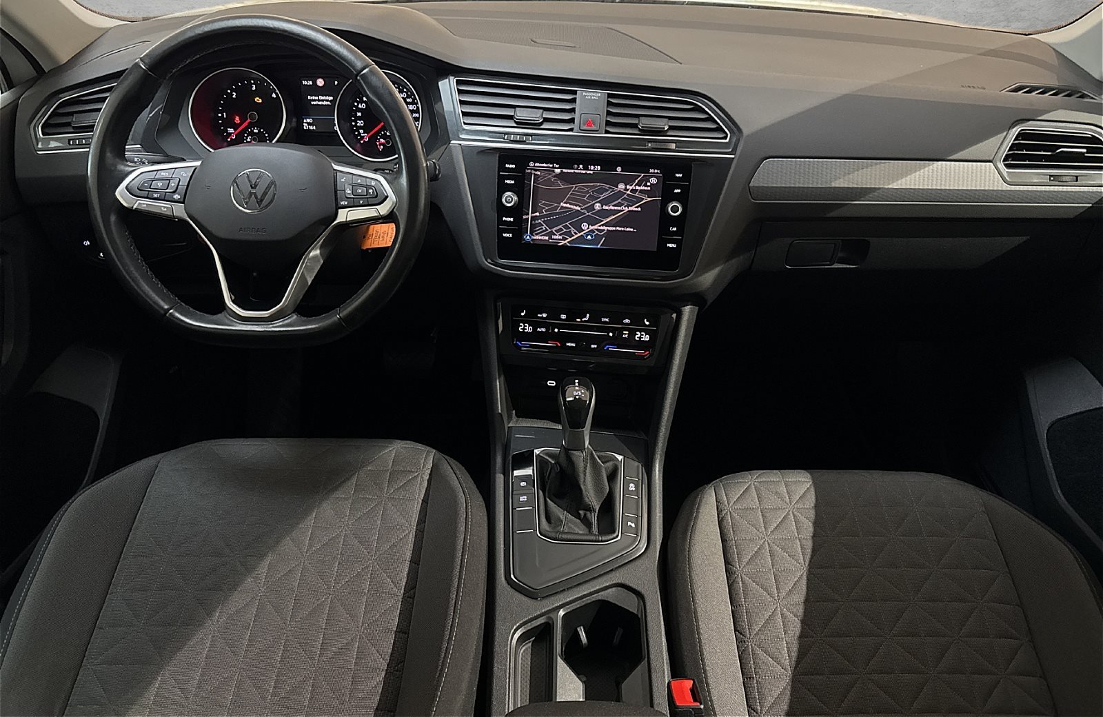 Tiguan 2.0 TDI Life DSG AHK ACC LED Navi ACC AHK