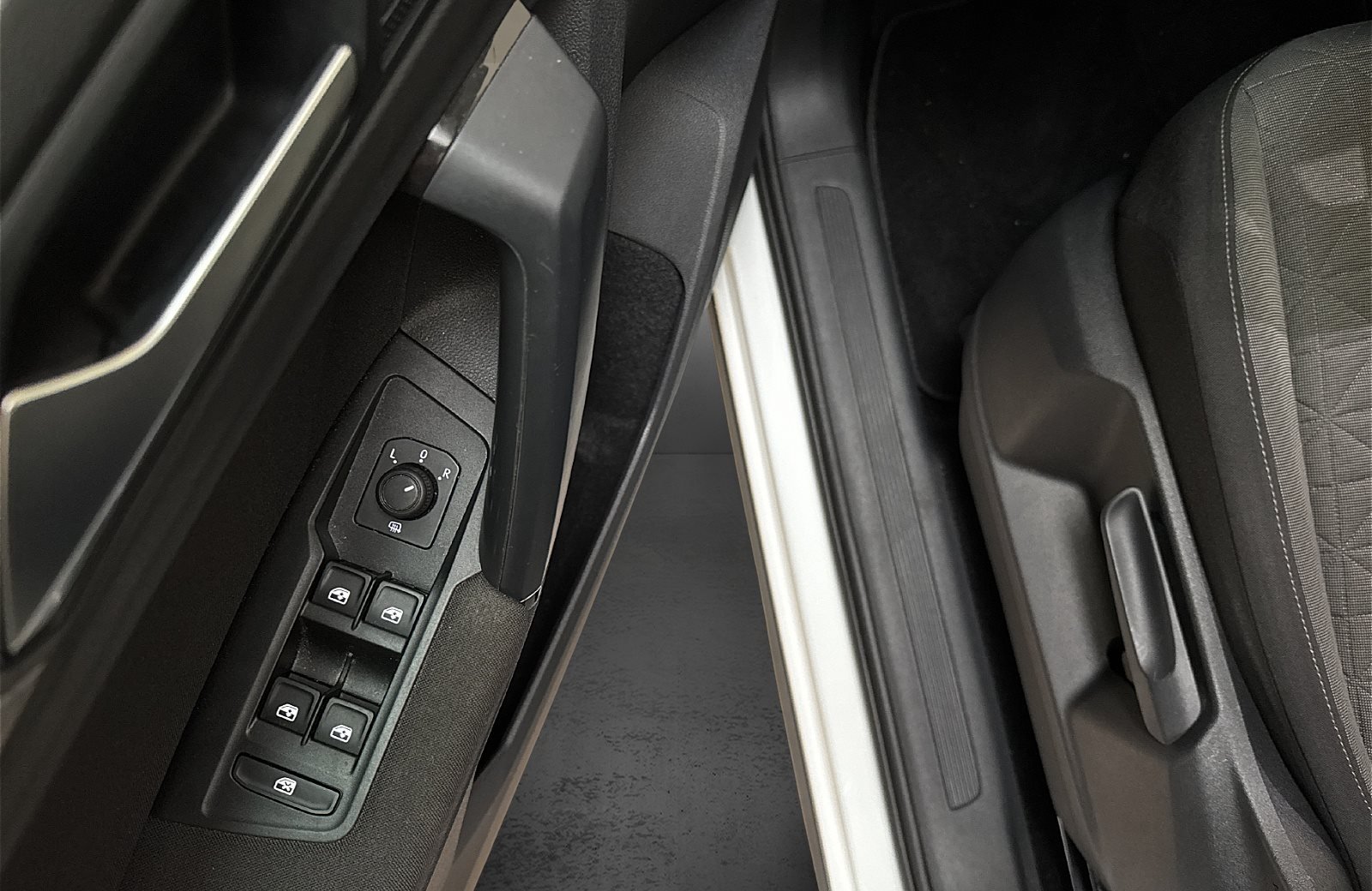 Tiguan 2.0 TDI Life DSG AHK ACC LED Navi ACC AHK