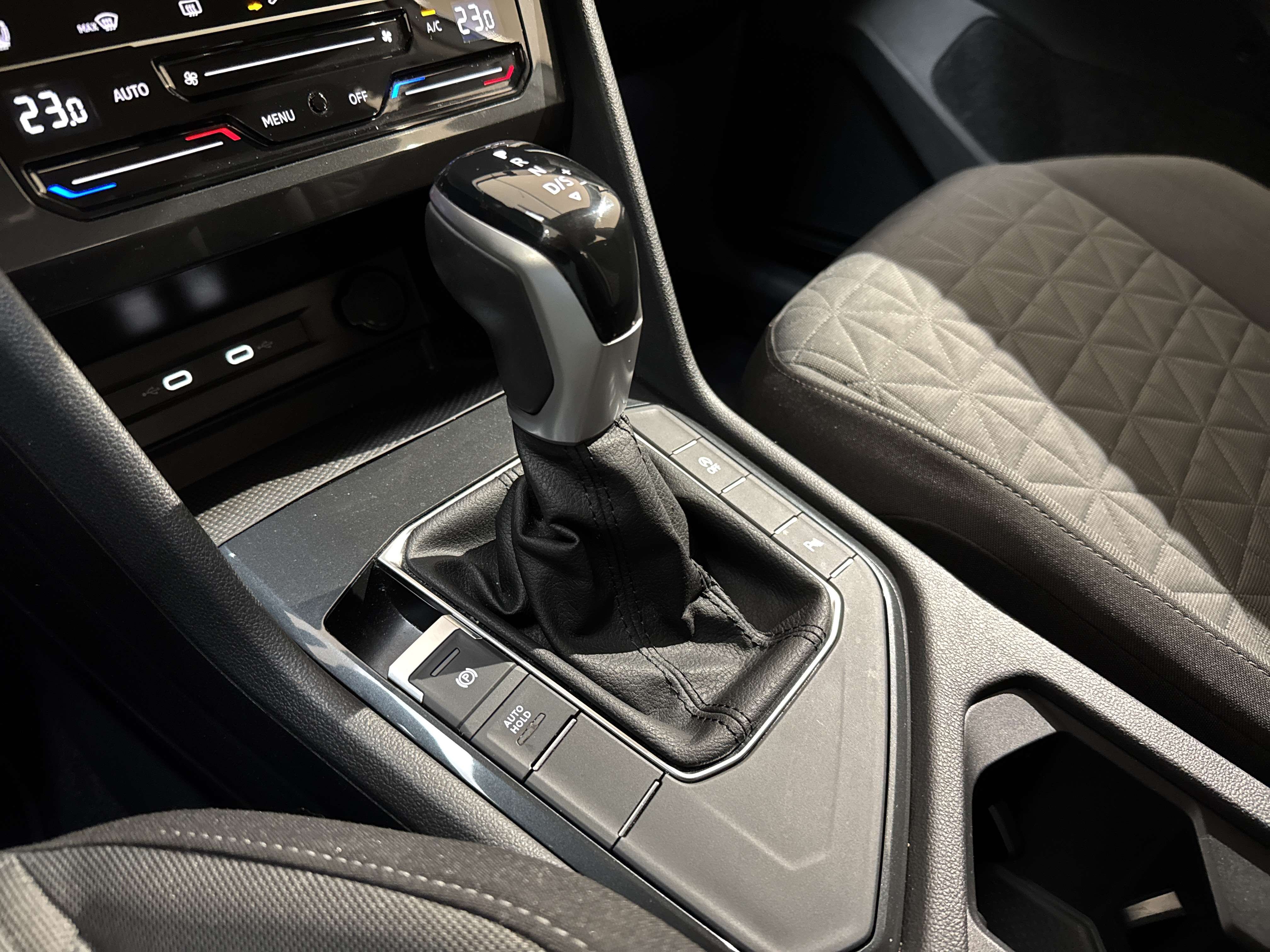 Tiguan 2.0 TDI Life DSG AHK ACC LED Navi ACC AHK