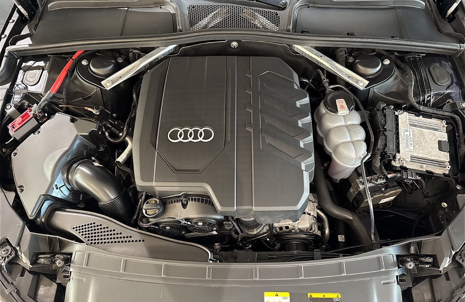 A4 Avant 35 2.0 TFSI advanced AHK Smartphone Interface