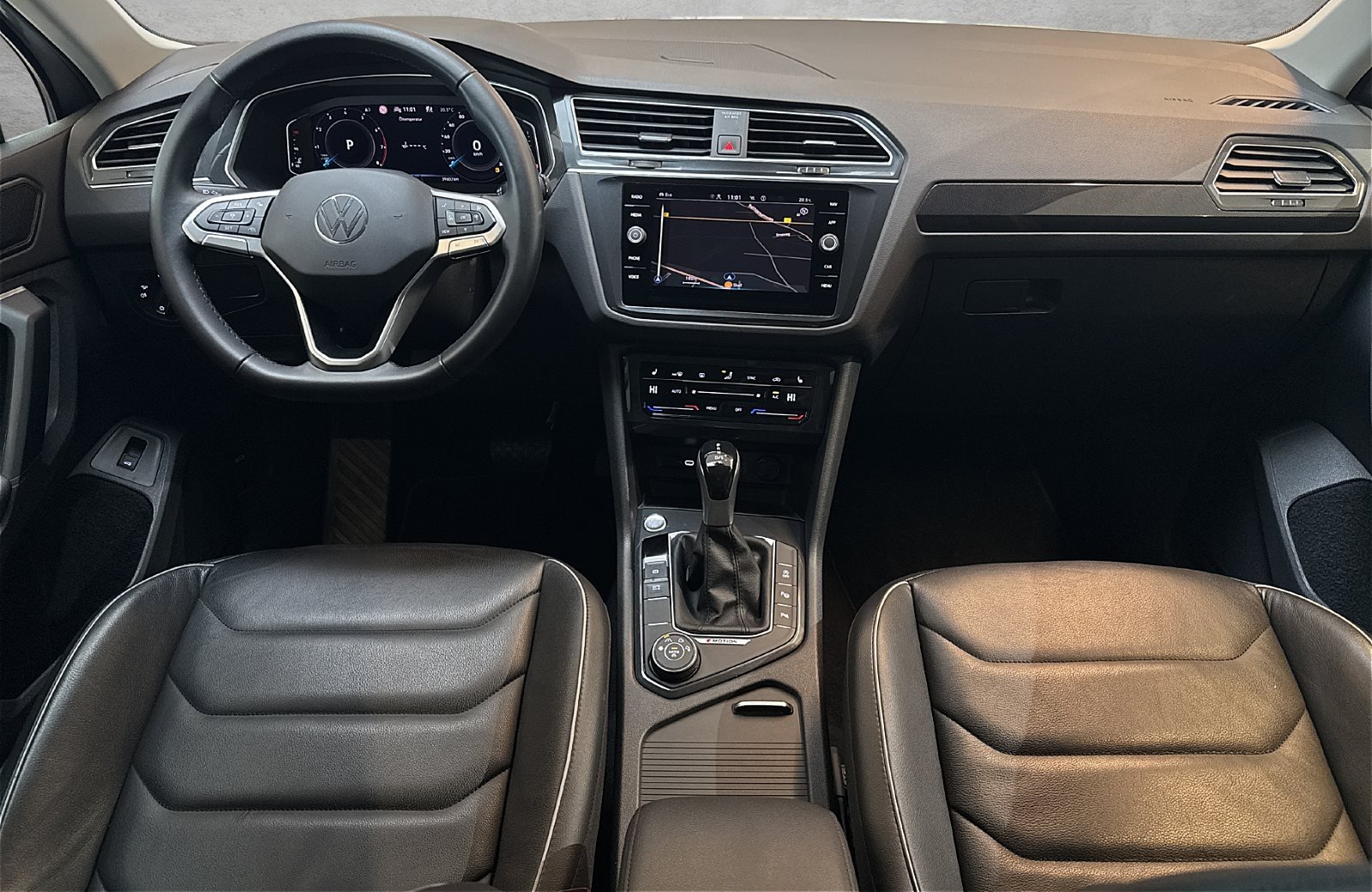 Tiguan 2.0 TSI Elegance 4M AHK IQ.Light Leder Navi RFK