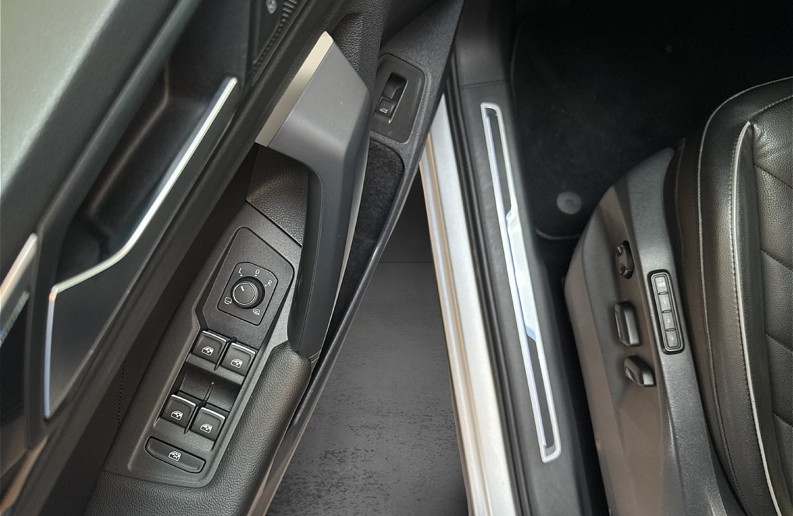 Tiguan 2.0 TSI Elegance 4M AHK IQ.Light Leder Navi RFK