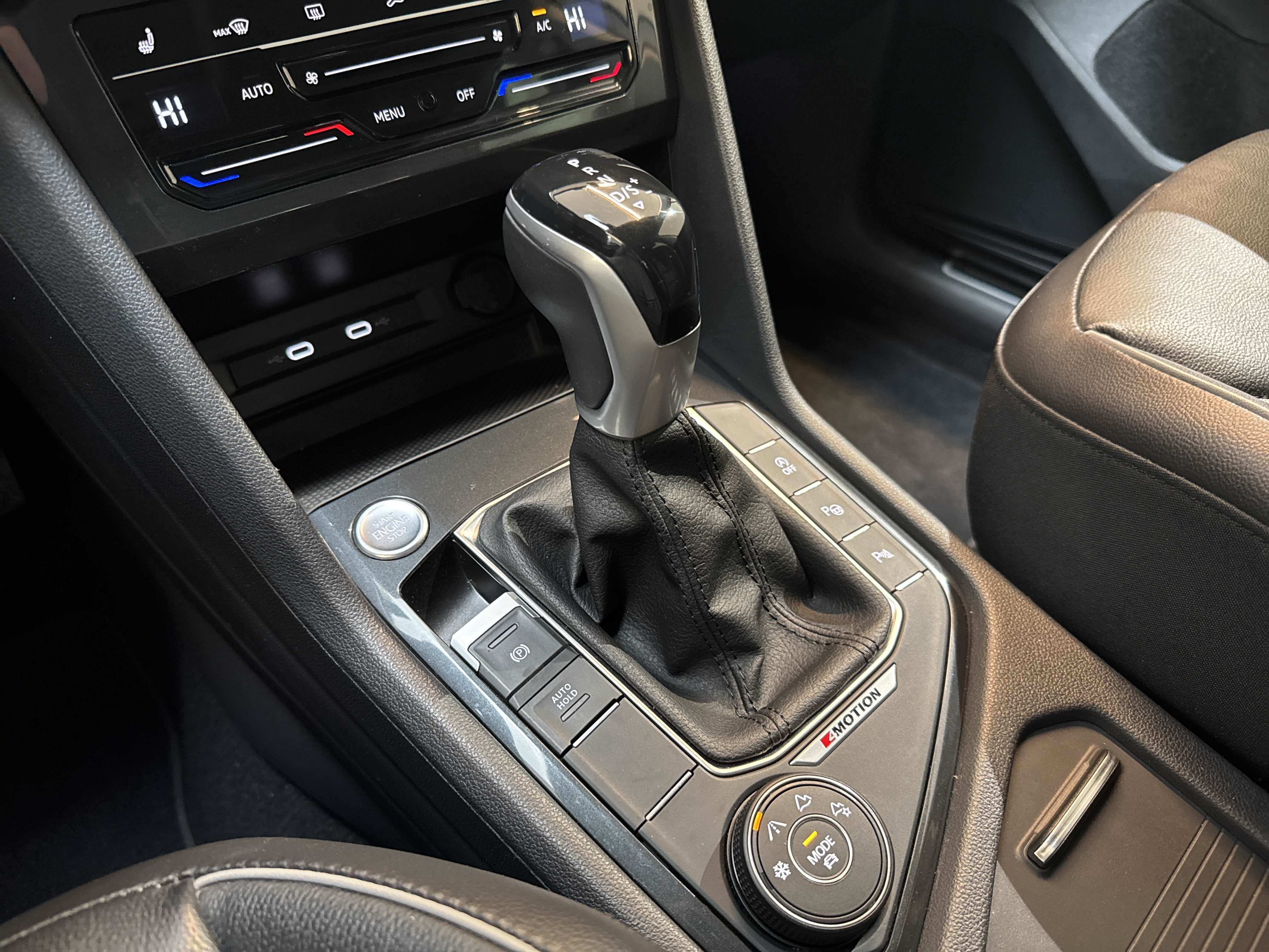 Tiguan 2.0 TSI Elegance 4M AHK IQ.Light Leder Navi RFK