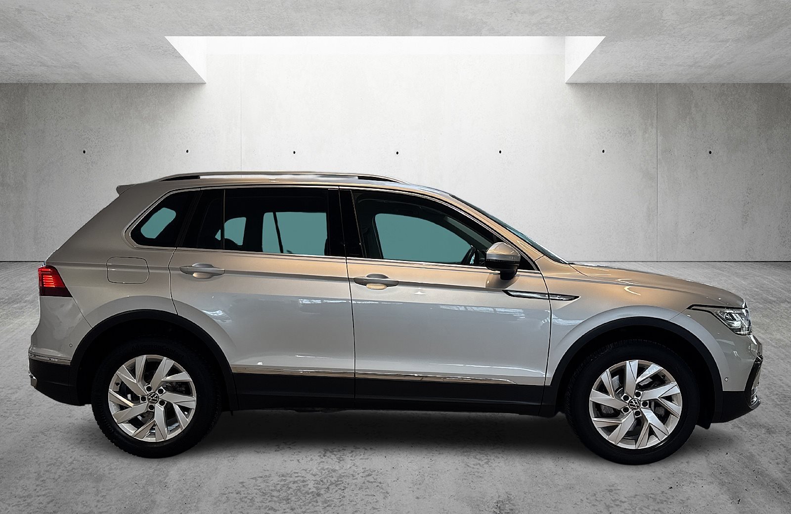 Tiguan 2.0 TSI Elegance 4M AHK IQ.Light Leder Navi RFK