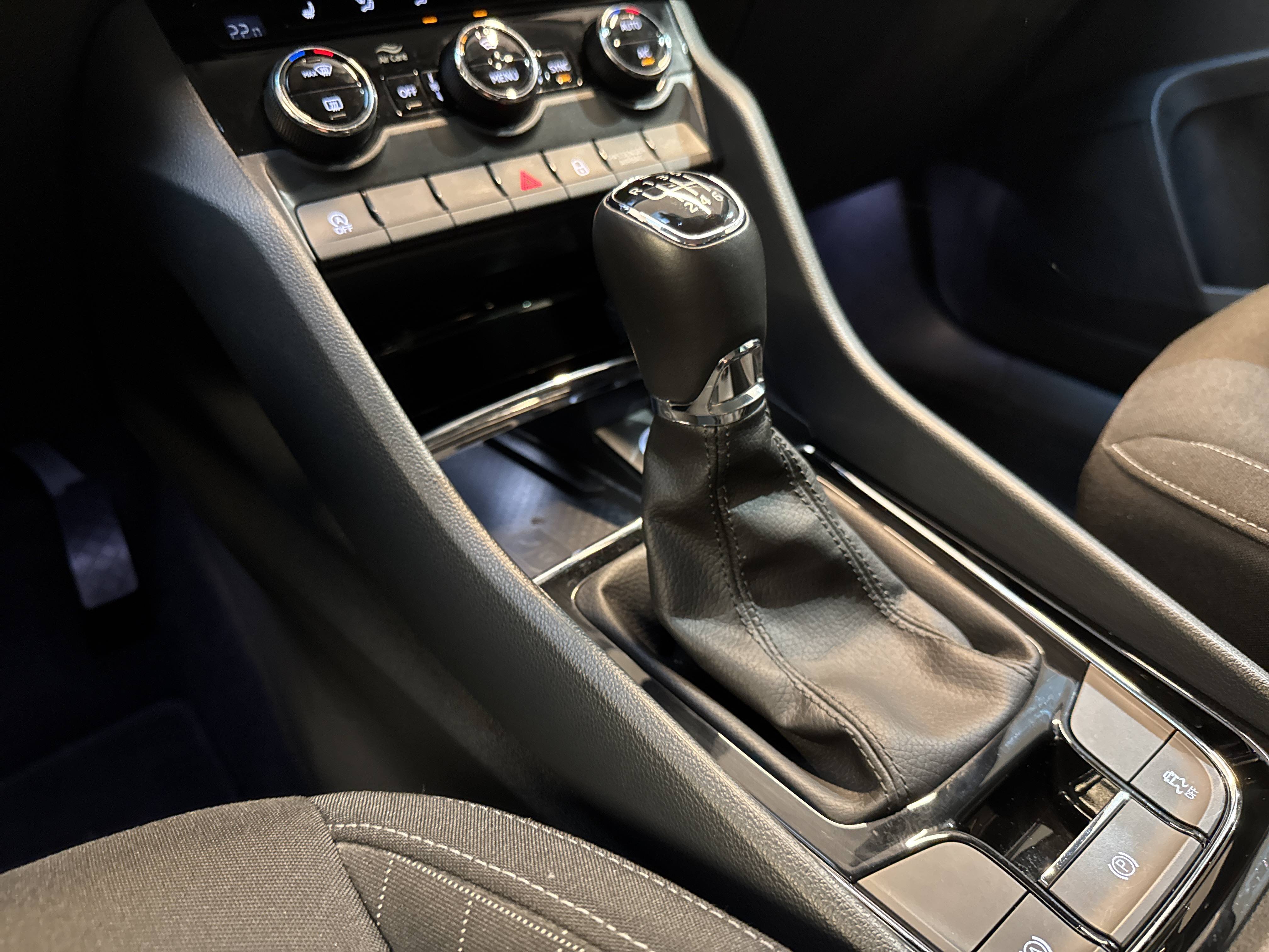 Karoq 1.5 TSI Ambition AHK SmartLink LED DAB AHK