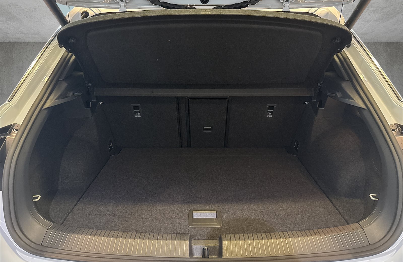 T-Roc 1.5 TSI Sport DSG AHK LED Navi RFK ACC ACC