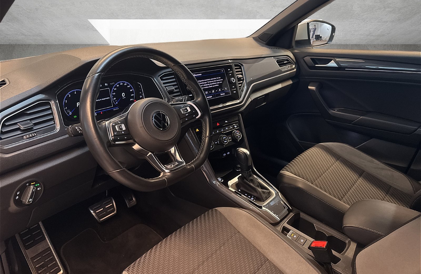 T-Roc 1.5 TSI Sport DSG AHK LED Navi RFK ACC ACC