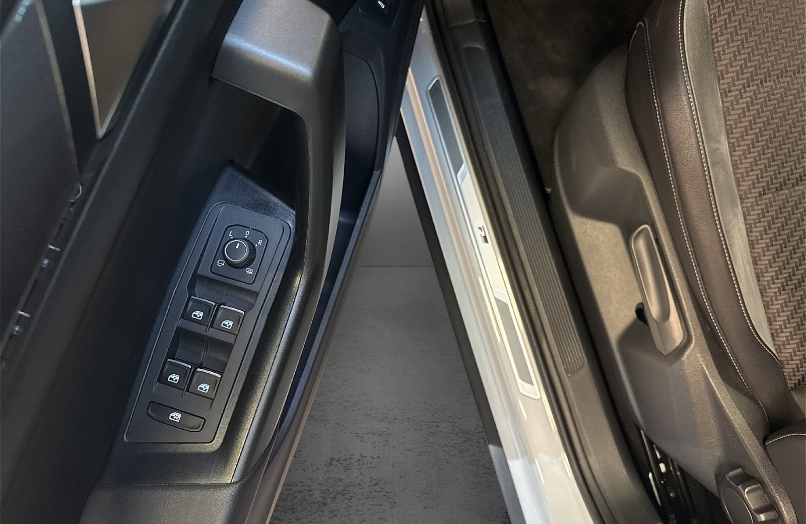 T-Roc 1.5 TSI Sport DSG AHK LED Navi RFK ACC ACC