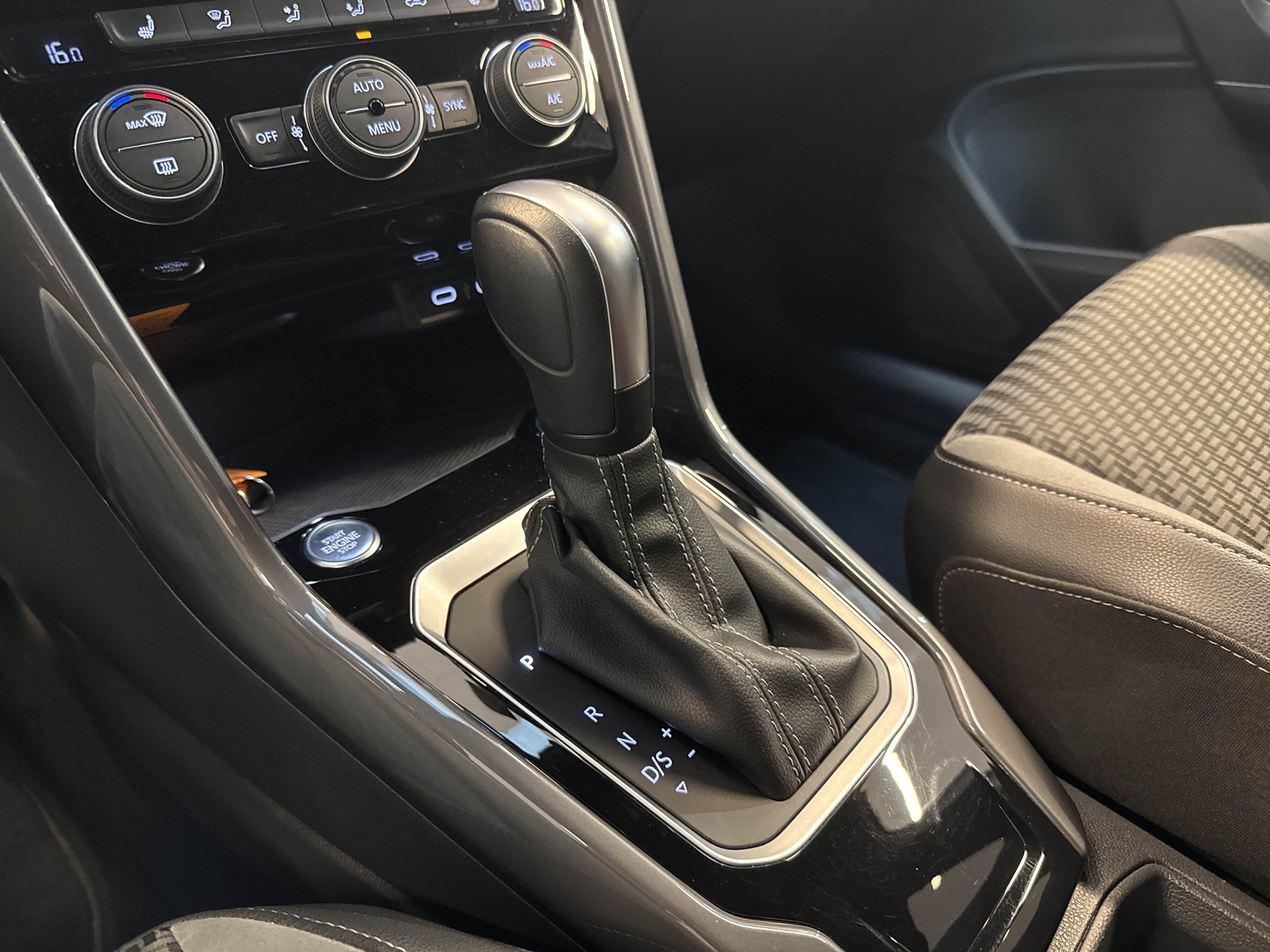 T-Roc 1.5 TSI Sport DSG AHK LED Navi RFK ACC ACC