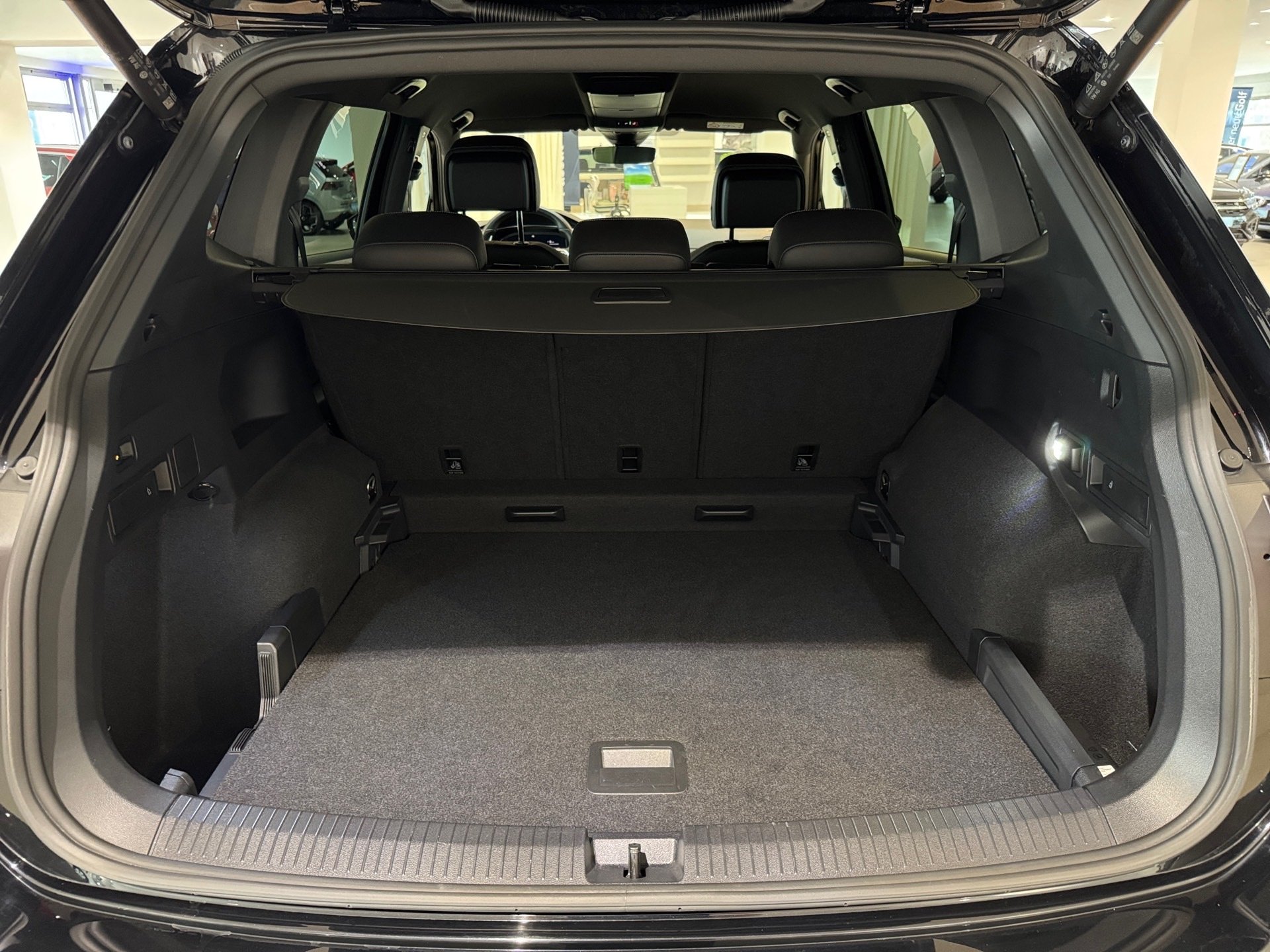 Tiguan Allspace 2.0 TDI R-Line 4M Stand.hz. AHK RFK IQ.Light