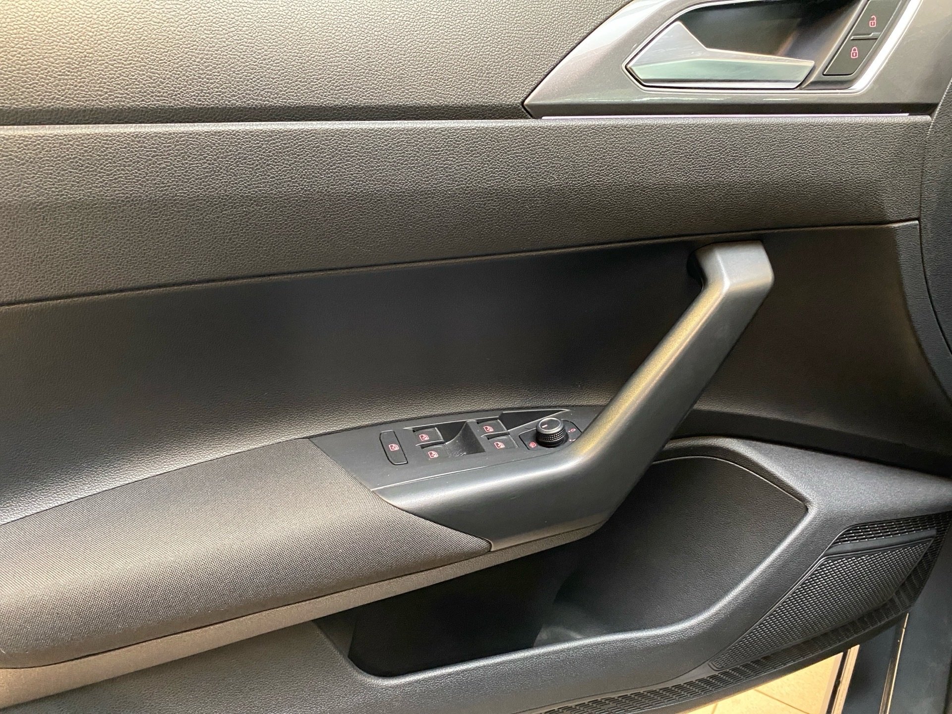 Polo 1.0 TSI Highline GRA Navi SHZ Navi PDC SHZ