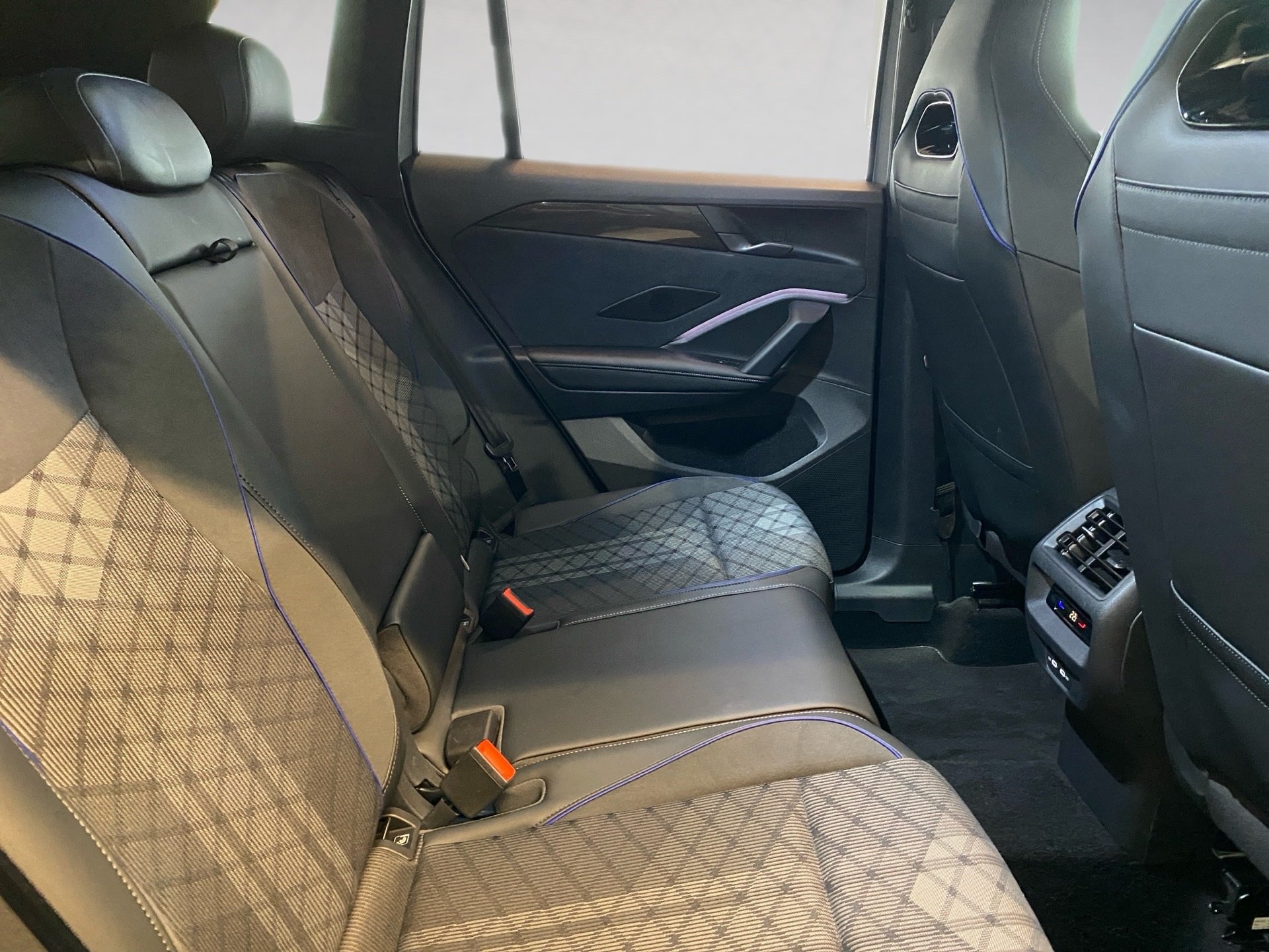 Tiguan 2.0 TDI R-Line BlackStyle DSG IQ.Light RFK