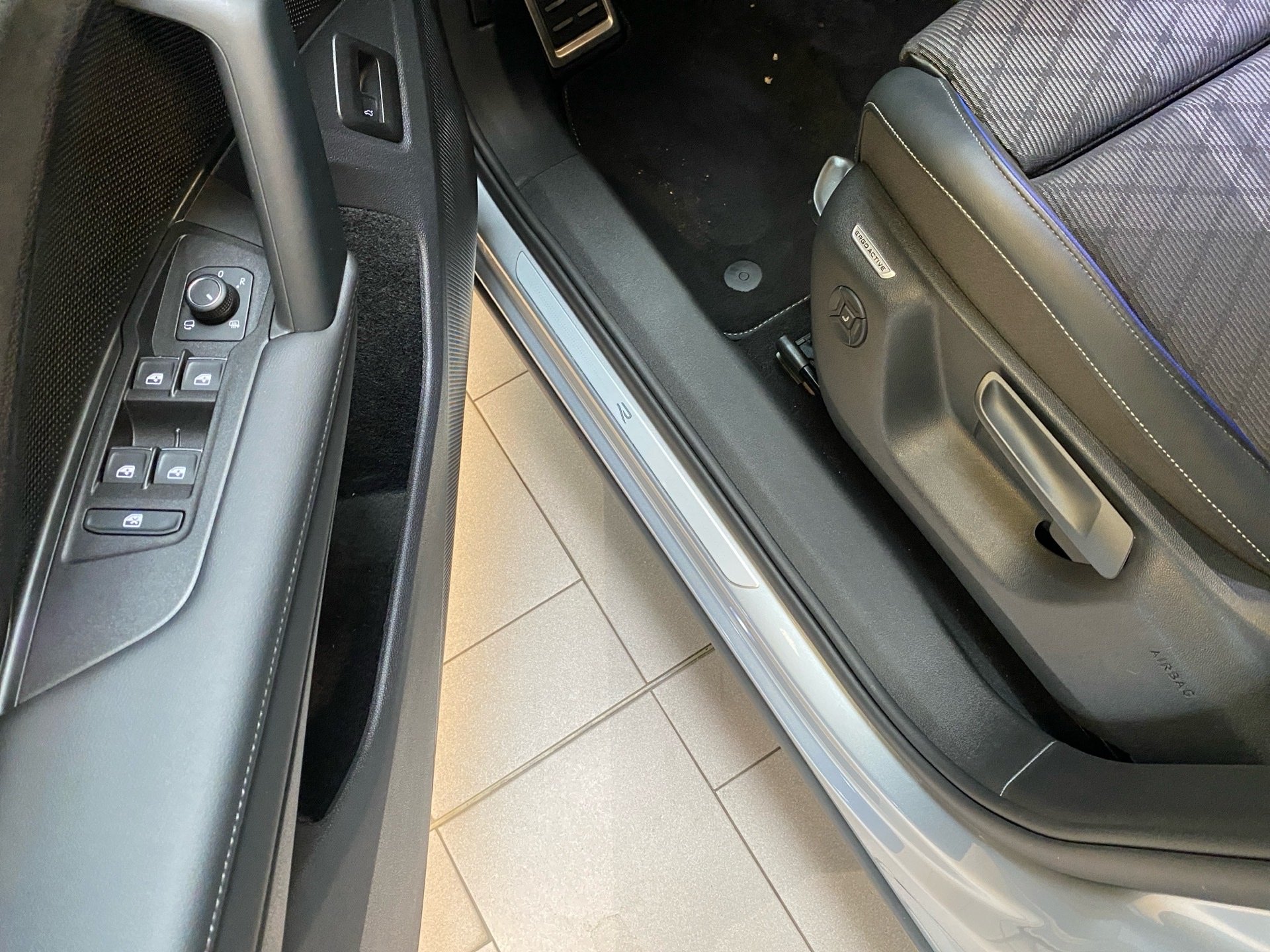 Tiguan 2.0 TDI R-Line BlackStyle DSG IQ.Light RFK