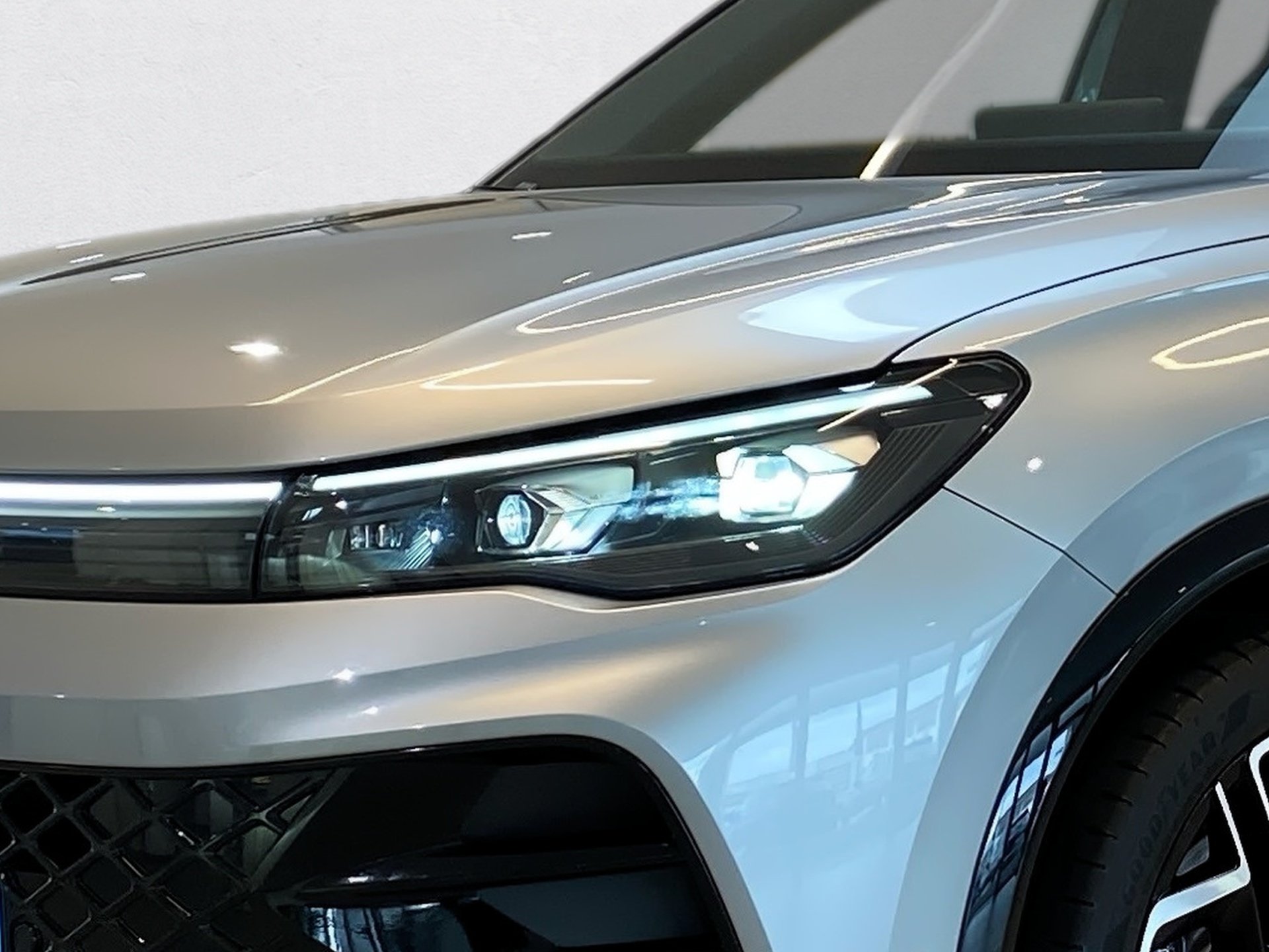 Tiguan 2.0 TDI R-Line BlackStyle DSG IQ.Light RFK