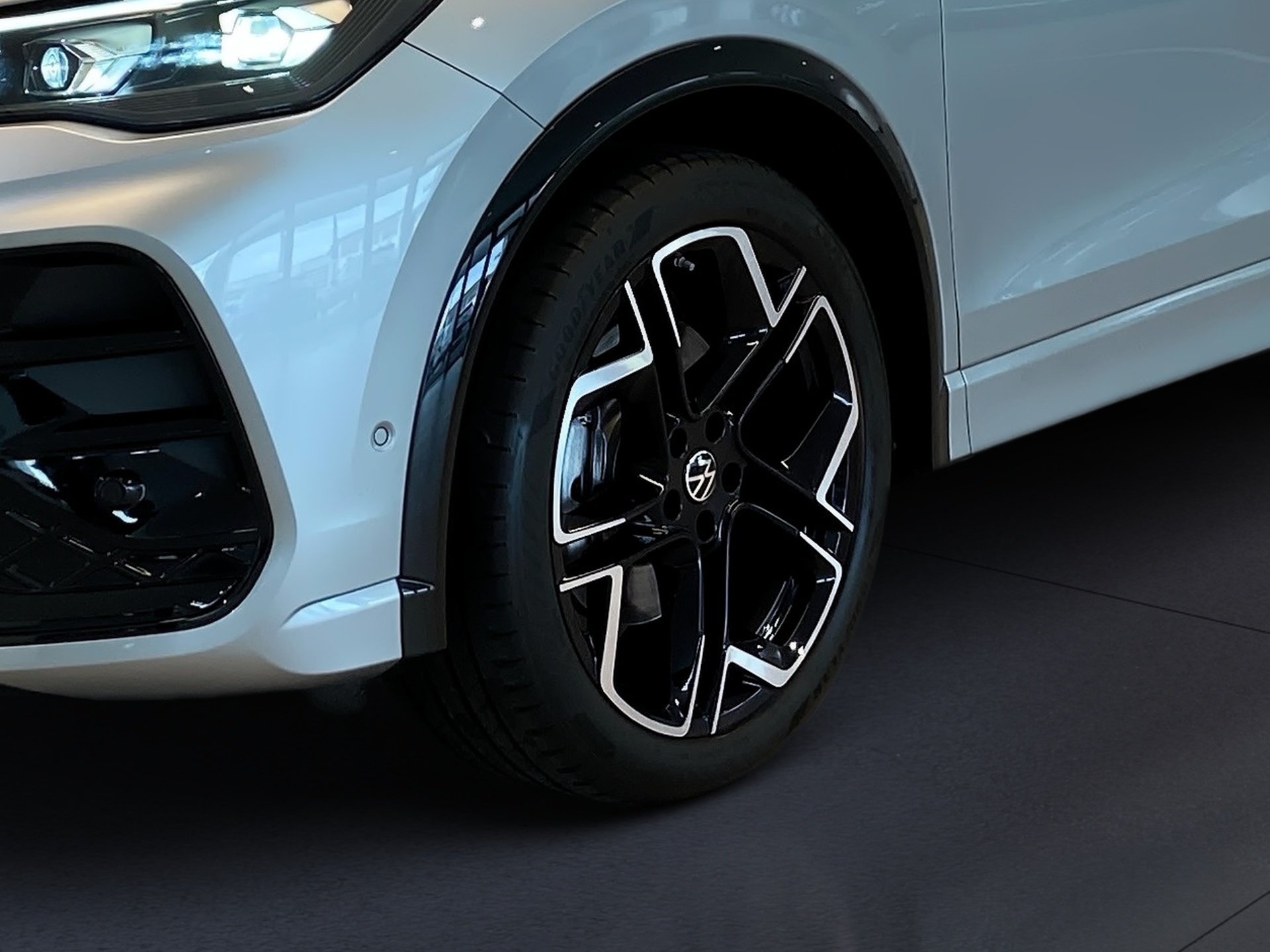 Tiguan 2.0 TDI R-Line BlackStyle DSG IQ.Light RFK