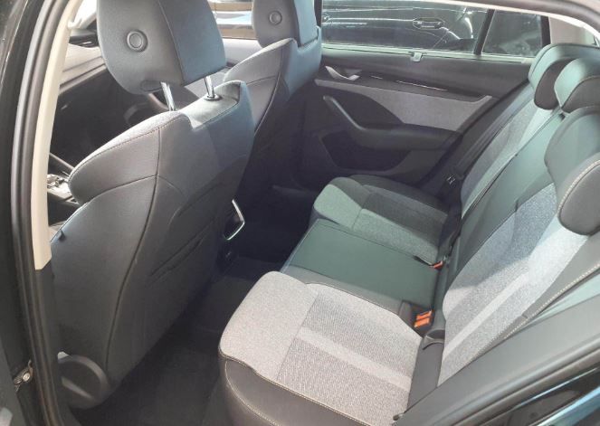 Octavia Combi 2.0 TDI Tour DSG Stand.hz. AHK Navi LED