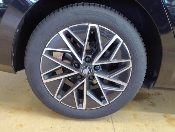 Octavia Combi 2.0 TDI Tour DSG Stand.hz. AHK Navi LED